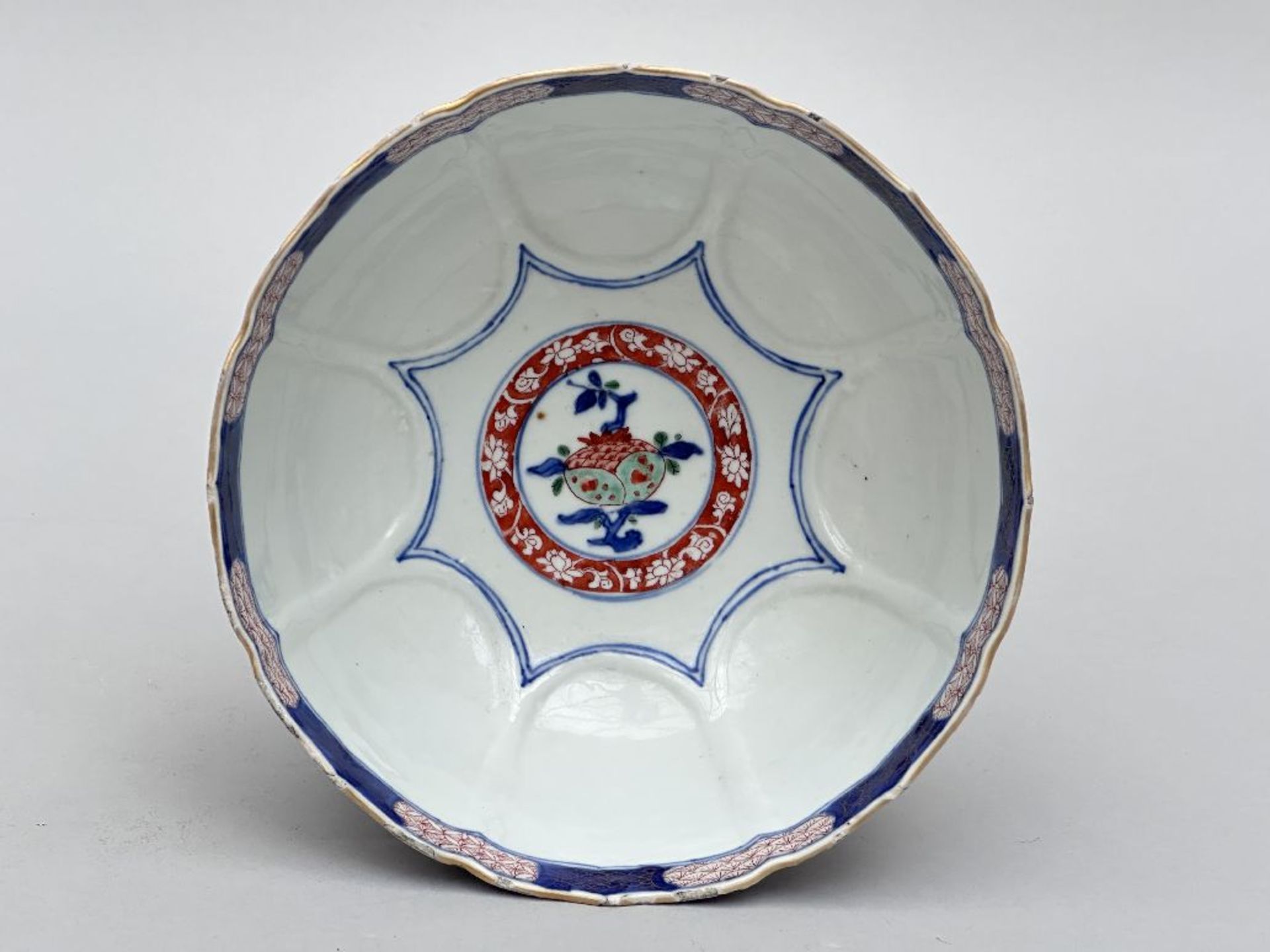 Chinese famille verte bowl 'squirrels', Kangxi period (*) - Image 2 of 5
