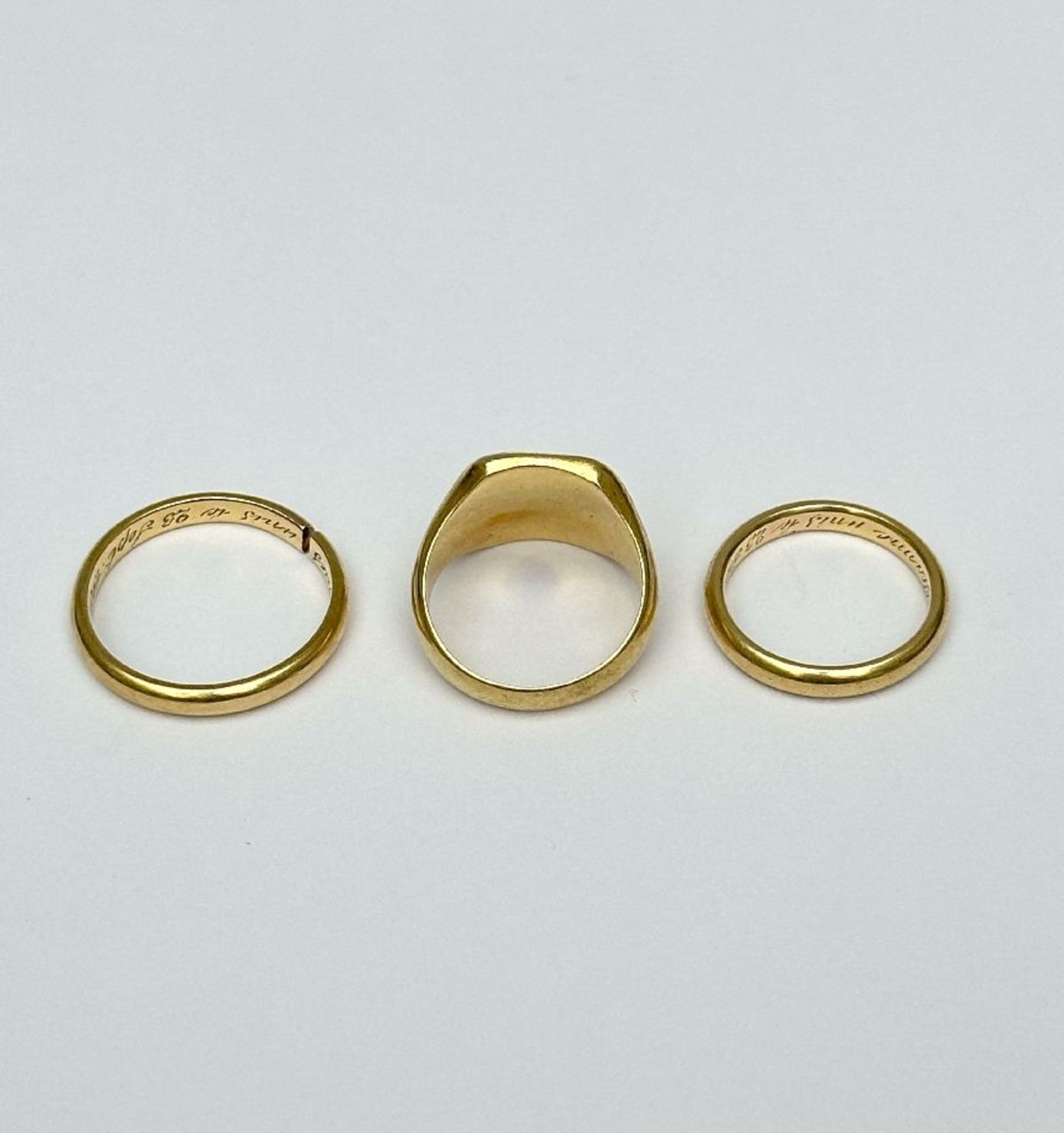 Lot: three gold rings - Image 2 of 2