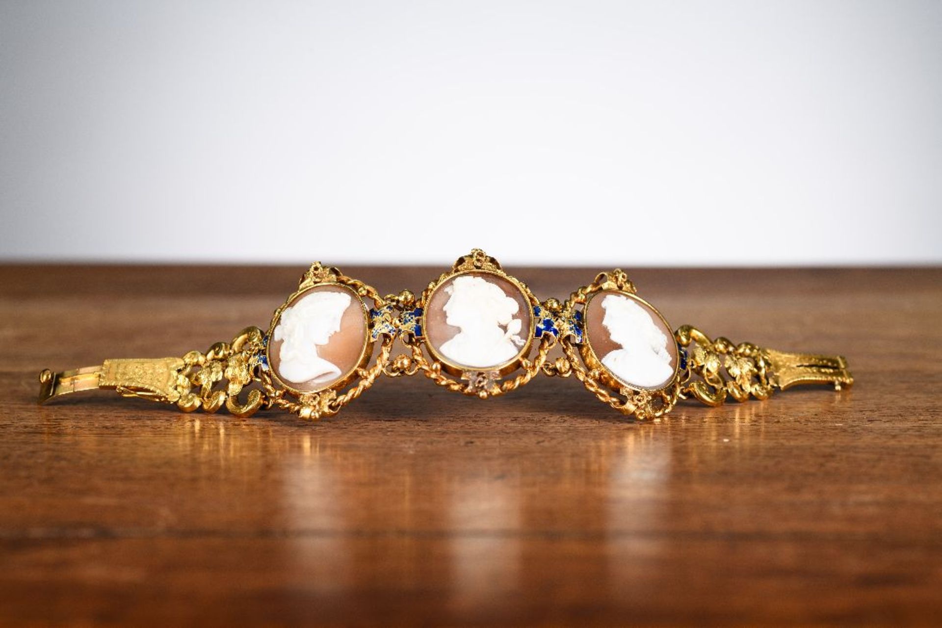 Louis-Philippe gold bracelet with three cameos