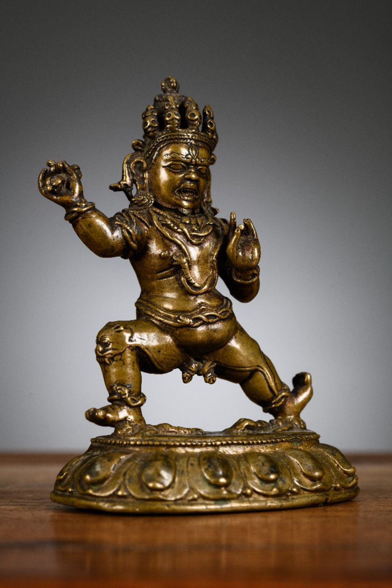 A fine Tibetan statue 'Vajrapani', 14th - 15th century - Image 2 of 9