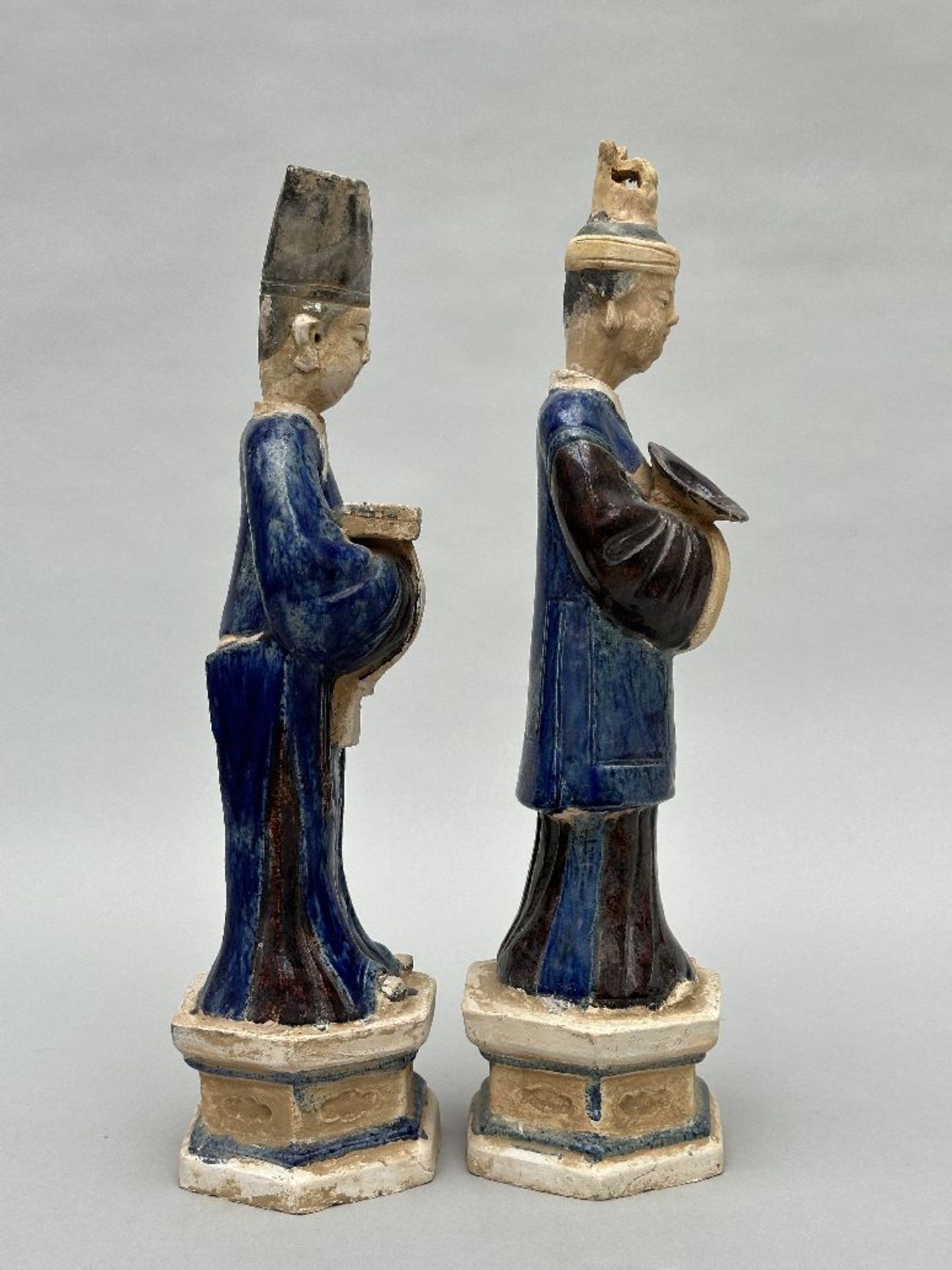 A pair of terracotta statues 'servants in blue robes' Ming dynasty (*) - Image 2 of 8