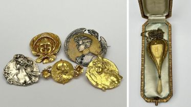 A collection of Art Nouveau jewels: three golden brooches by Van Der Straeten, two silver brooches,