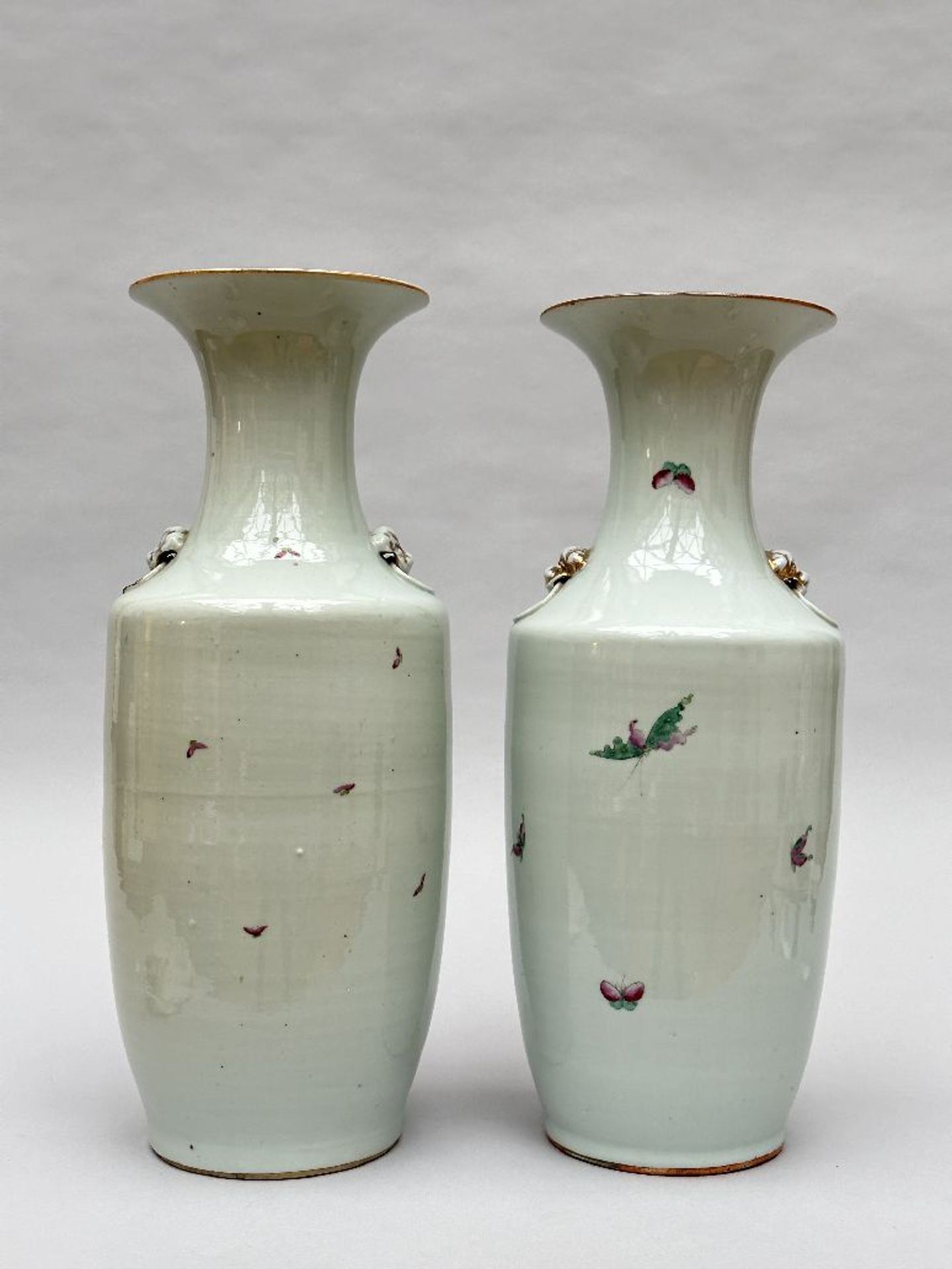 Two vases in Chinese porcelain 'birds' (*) - Image 3 of 7