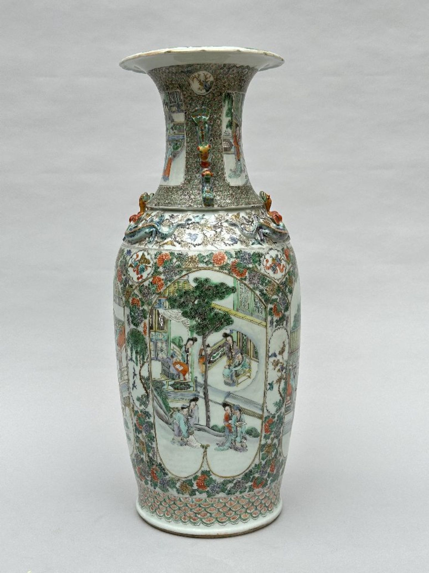 Chinese vase in verte Canton porcelain 'loving couples', 19th century (*) - Image 3 of 7