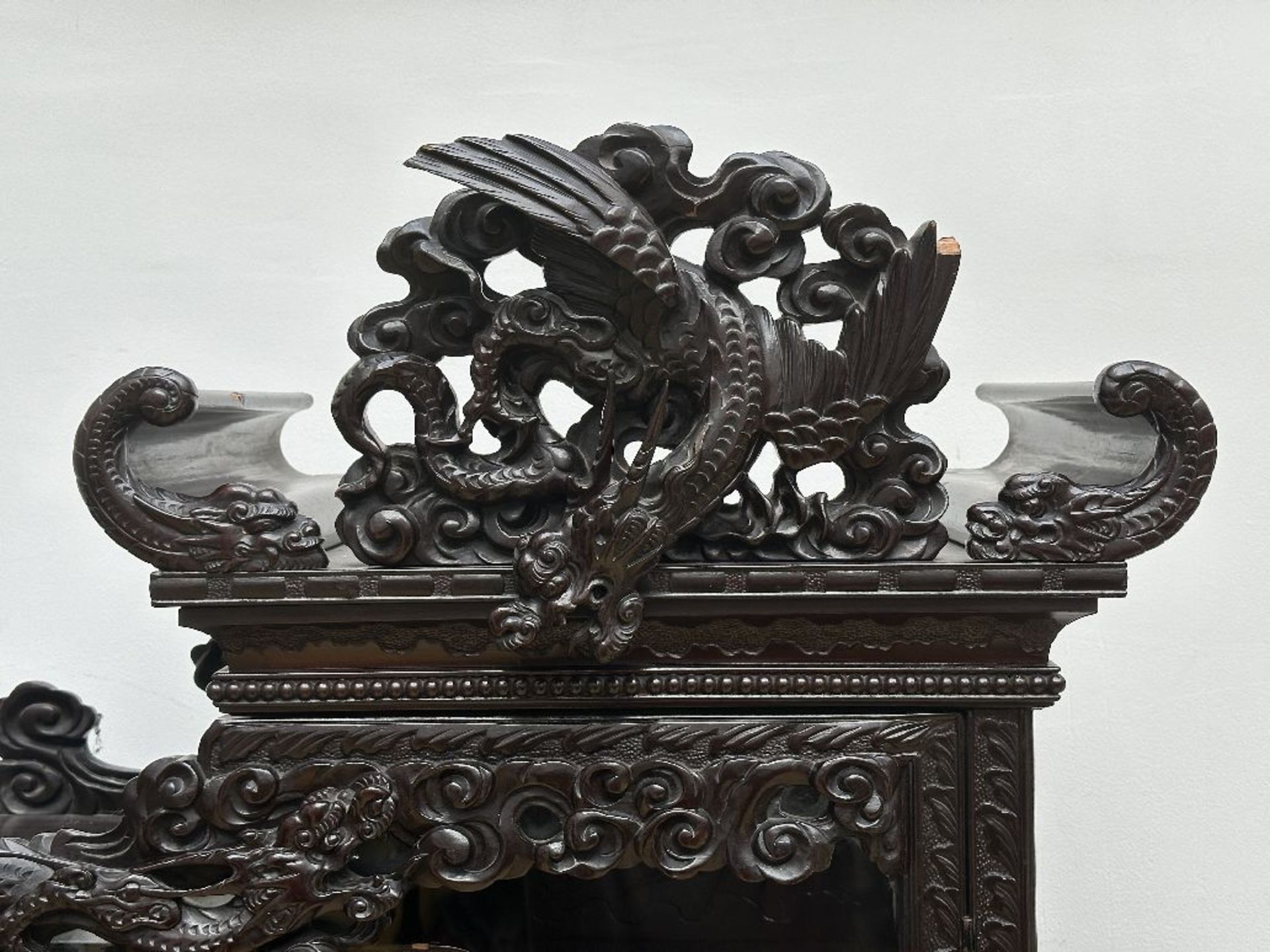 Japanese display cabinet in carved wood 'dragons', circa 1900 - Image 5 of 9