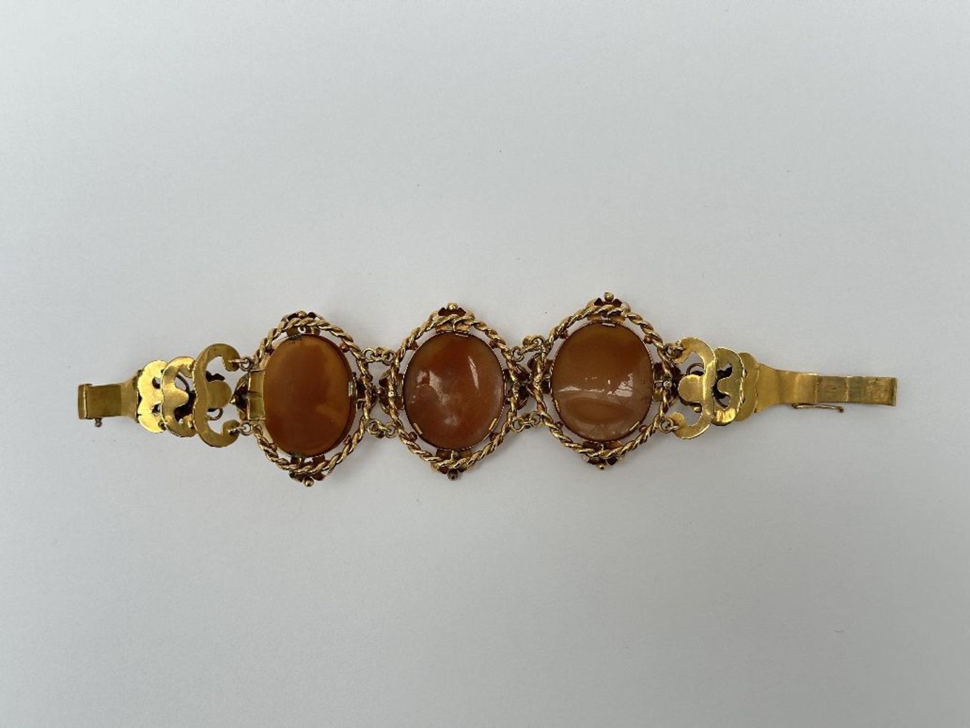 Louis-Philippe gold bracelet with three cameos - Image 6 of 6