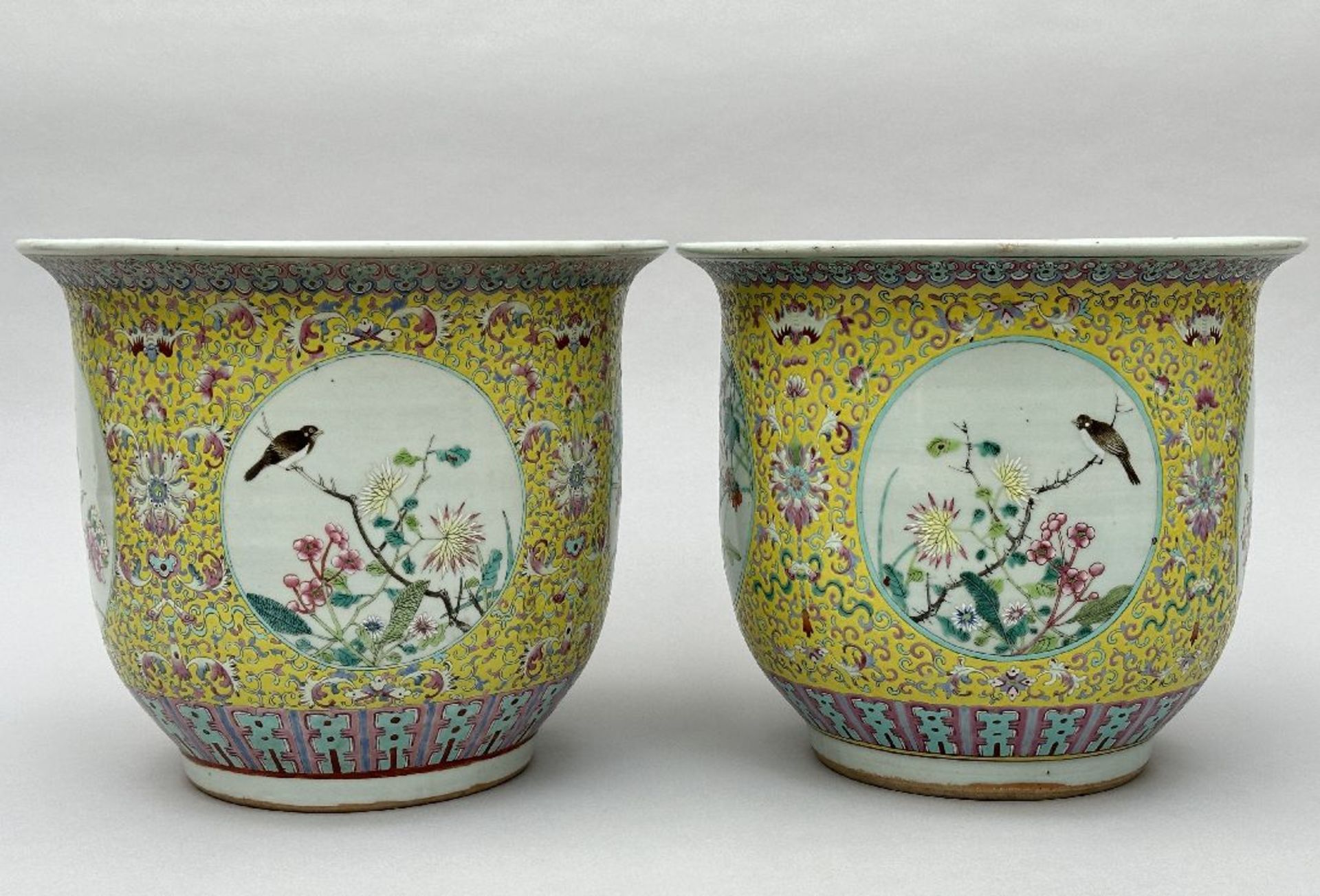 A pair of Chinese porcelain planters with yellow background 'birds', 19th century - Image 5 of 9