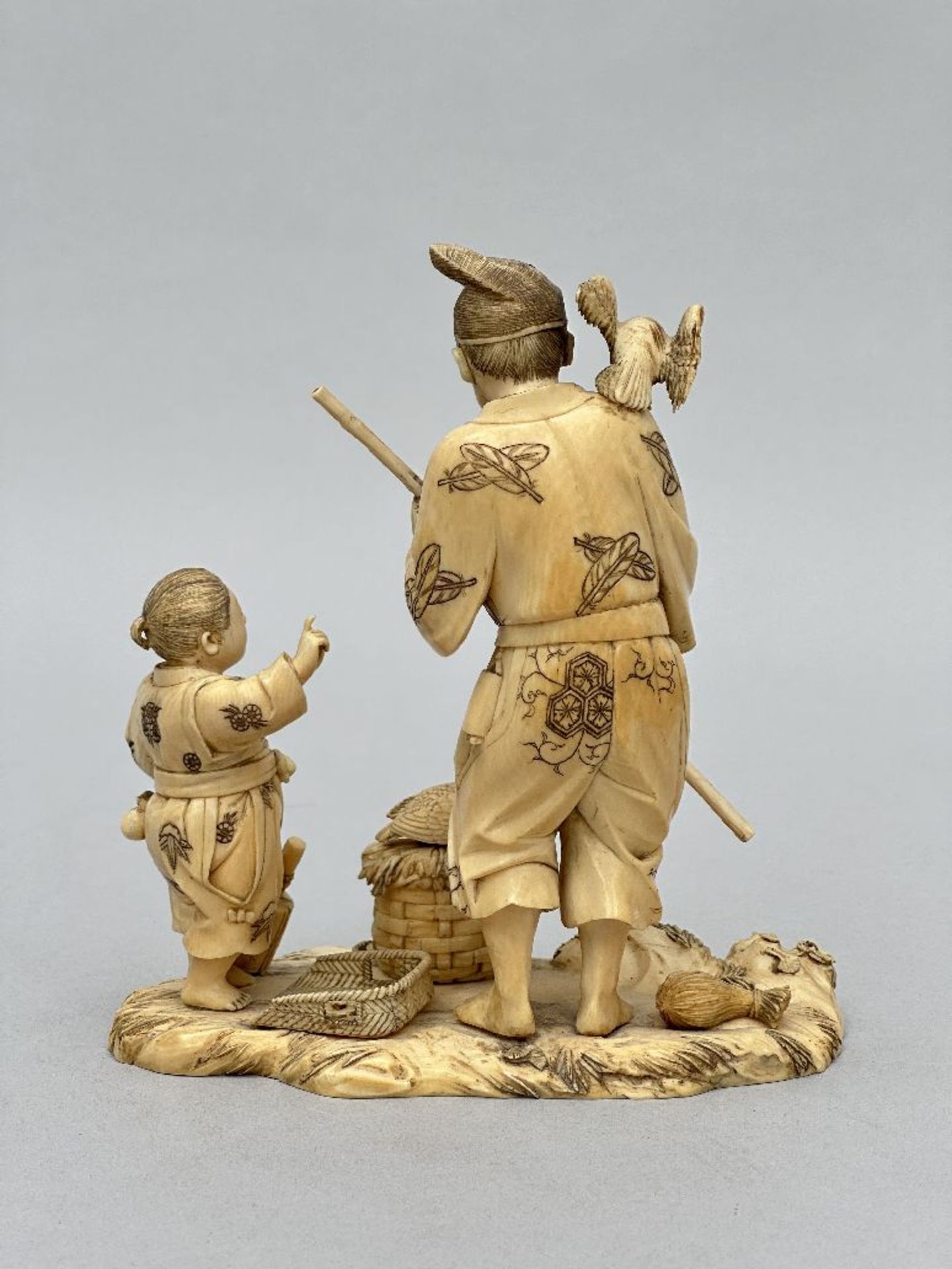 Japanese okimono 'fisherman with birds', Meiji period (signed) - Image 3 of 6