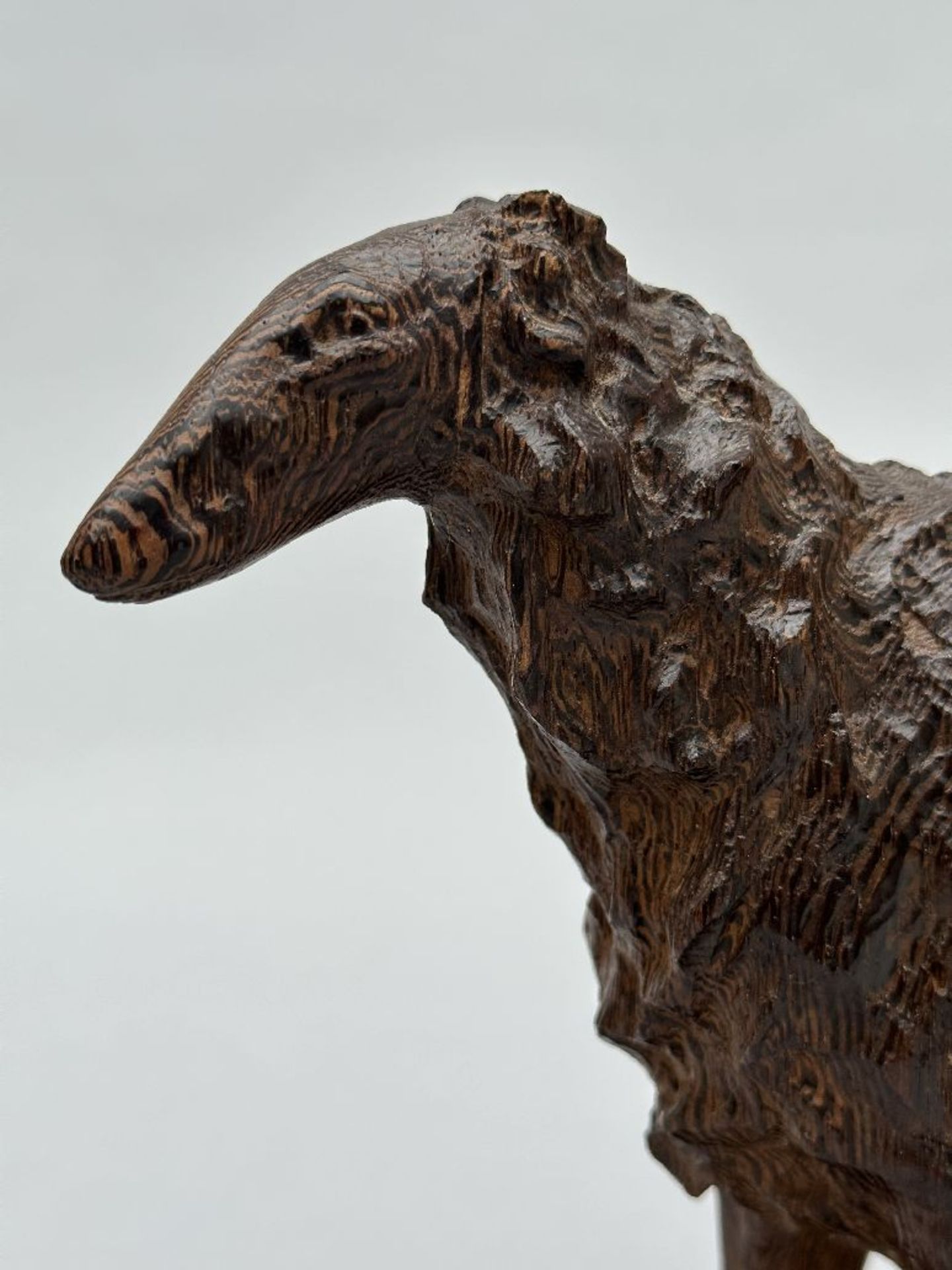 Domien Ingels: sculpture in wengé wood 'greyhound' (*) - Image 7 of 9