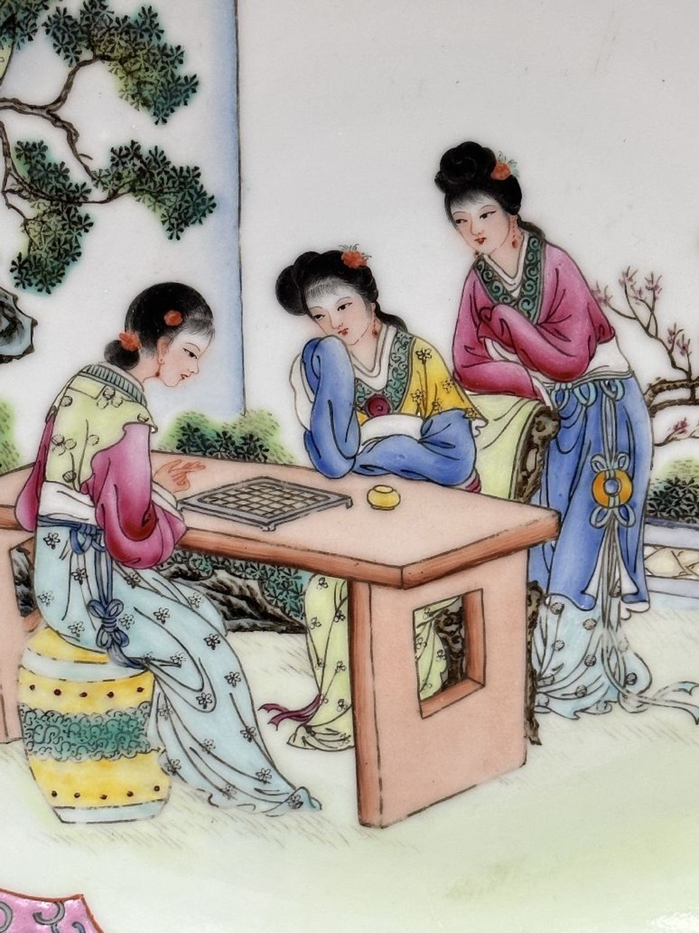 Chinese famille rose dish 'elegant ladies' - Image 2 of 5