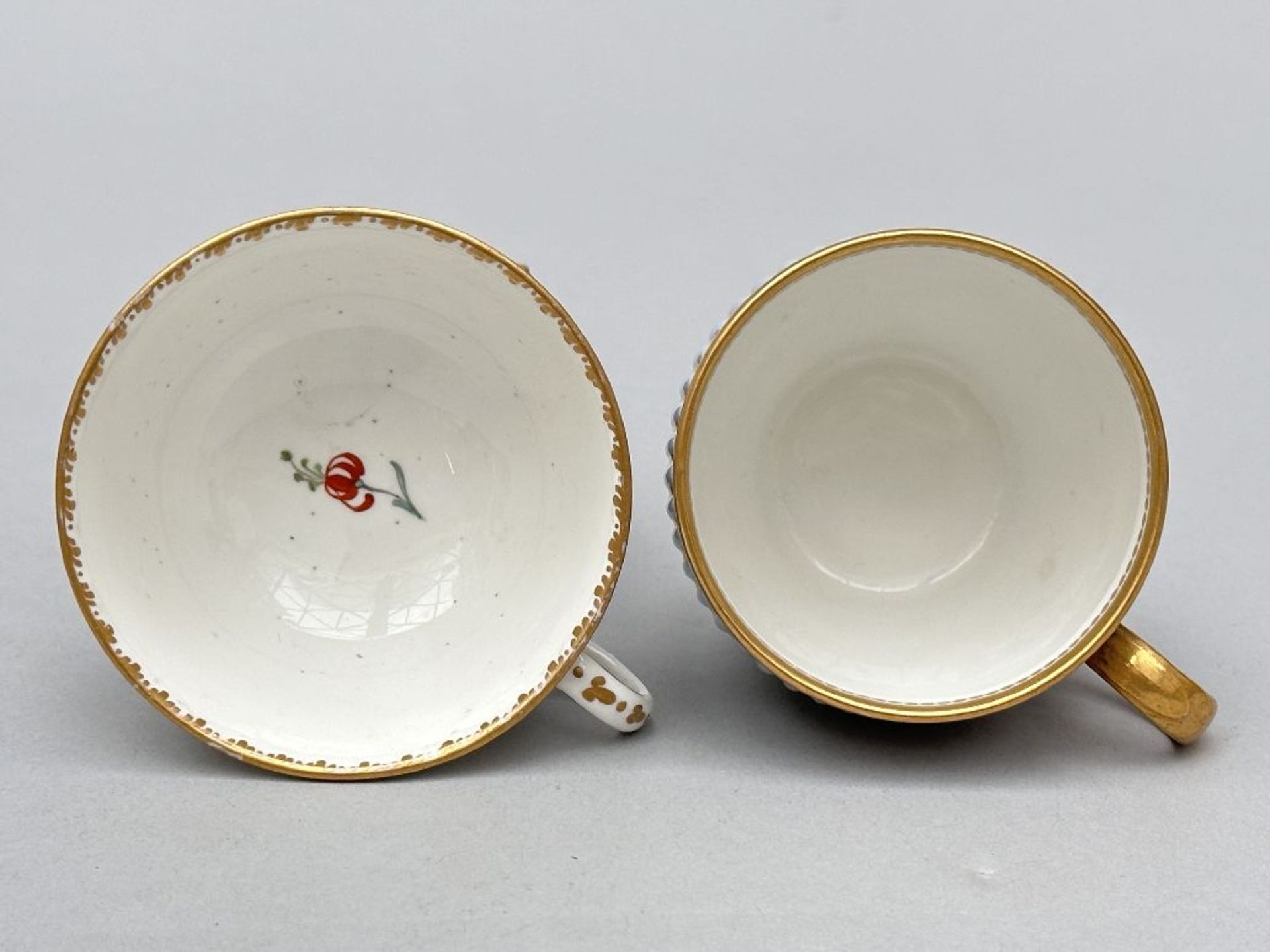 Lot: cup and saucer in Frankenthal pâte tendre porcelain + cup and saucer in Sèvres porcelain - Image 4 of 4