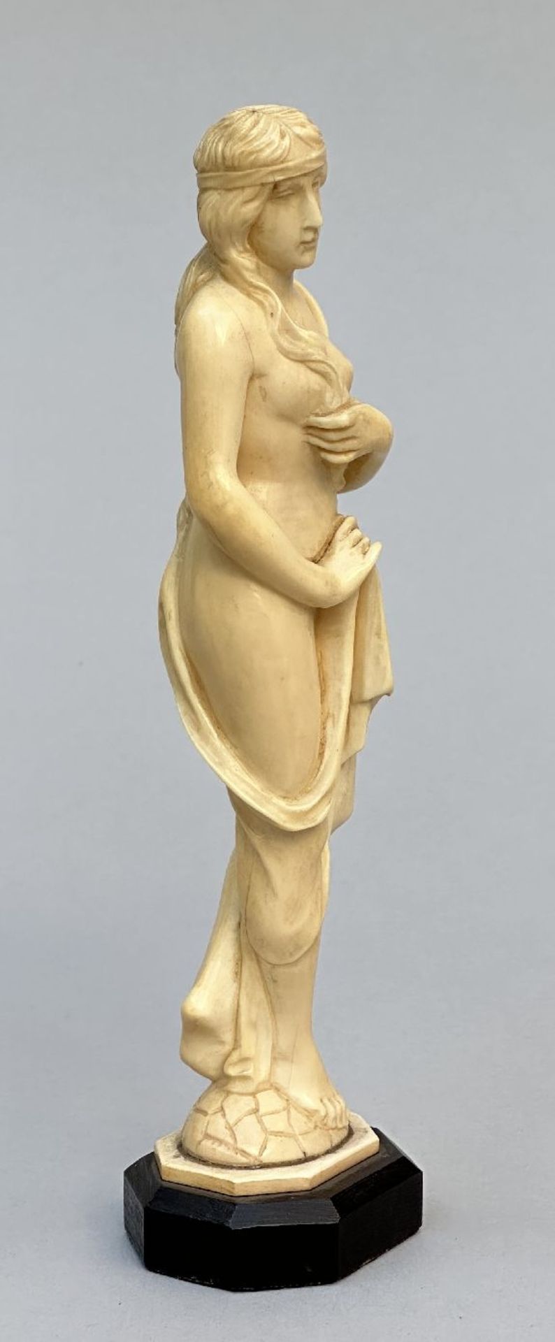 Ivory statue 'draped female nude', 19th century - Bild 2 aus 4