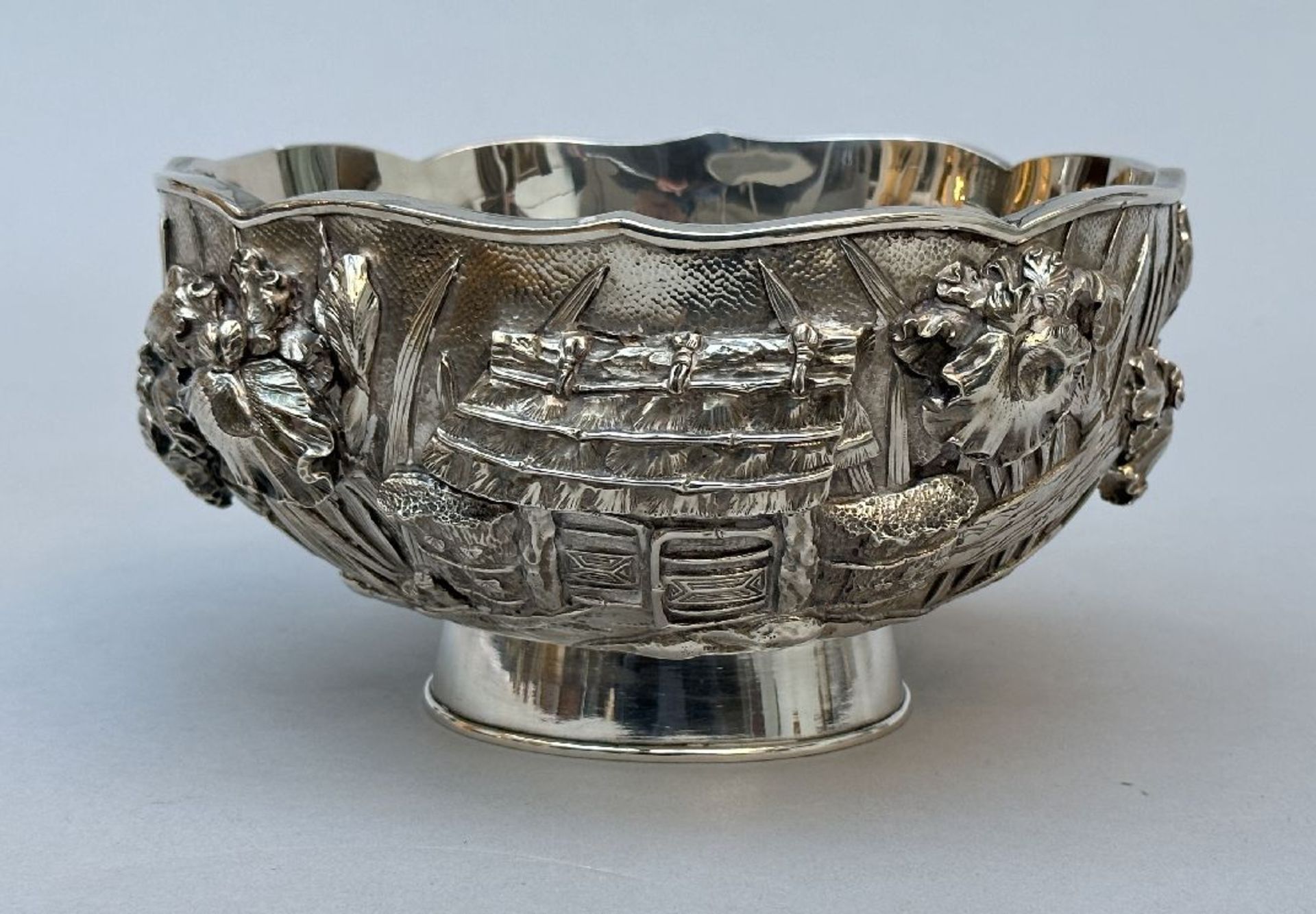 Japanese oval silver bowl 'floral decor with hut', Meiji period (signed)(*) - Image 6 of 9