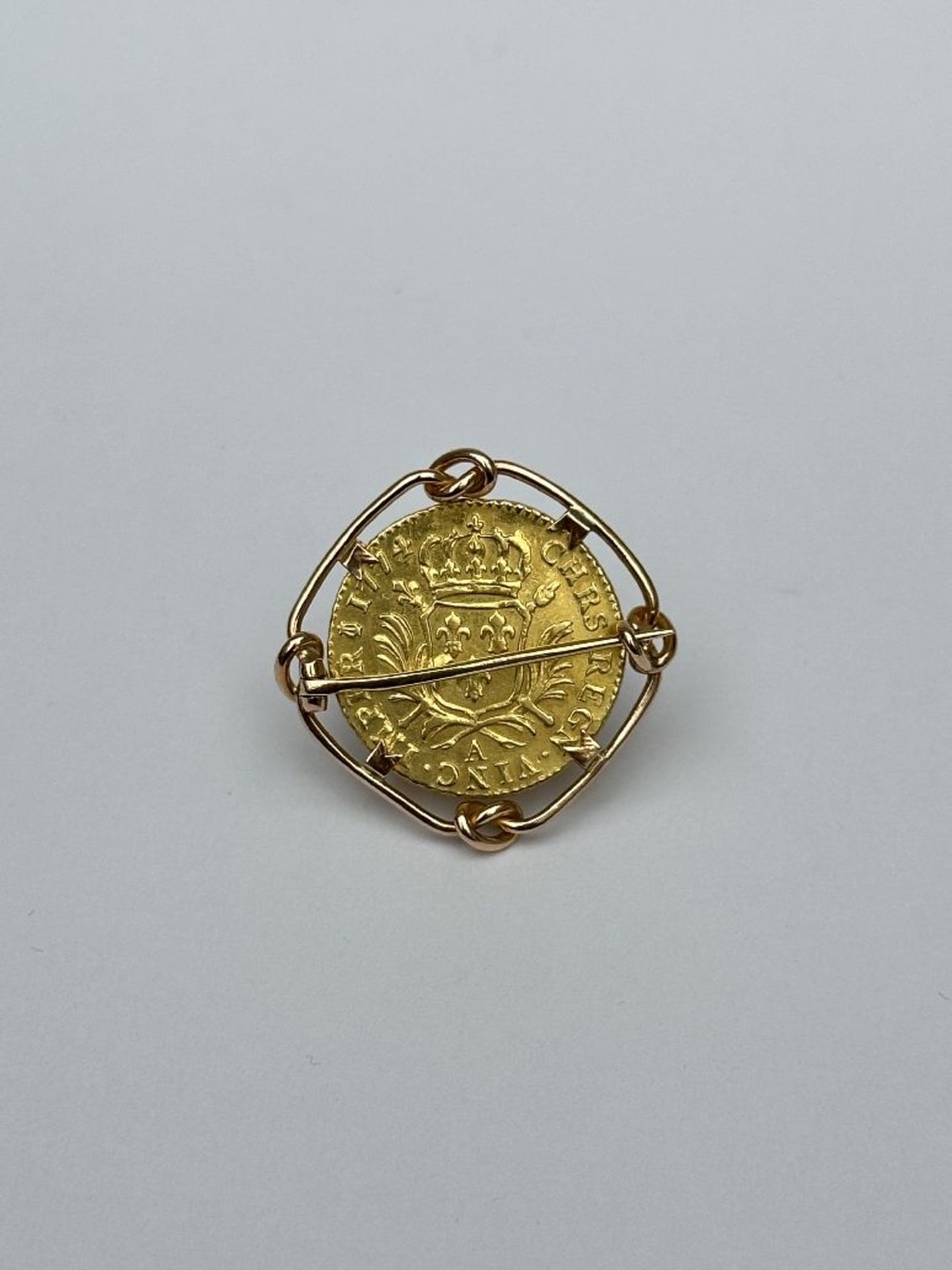 Louis XVI: Louis d'or aux palmes, a rare gold coin (Paris 1774) mounted as a brooch - Image 5 of 8