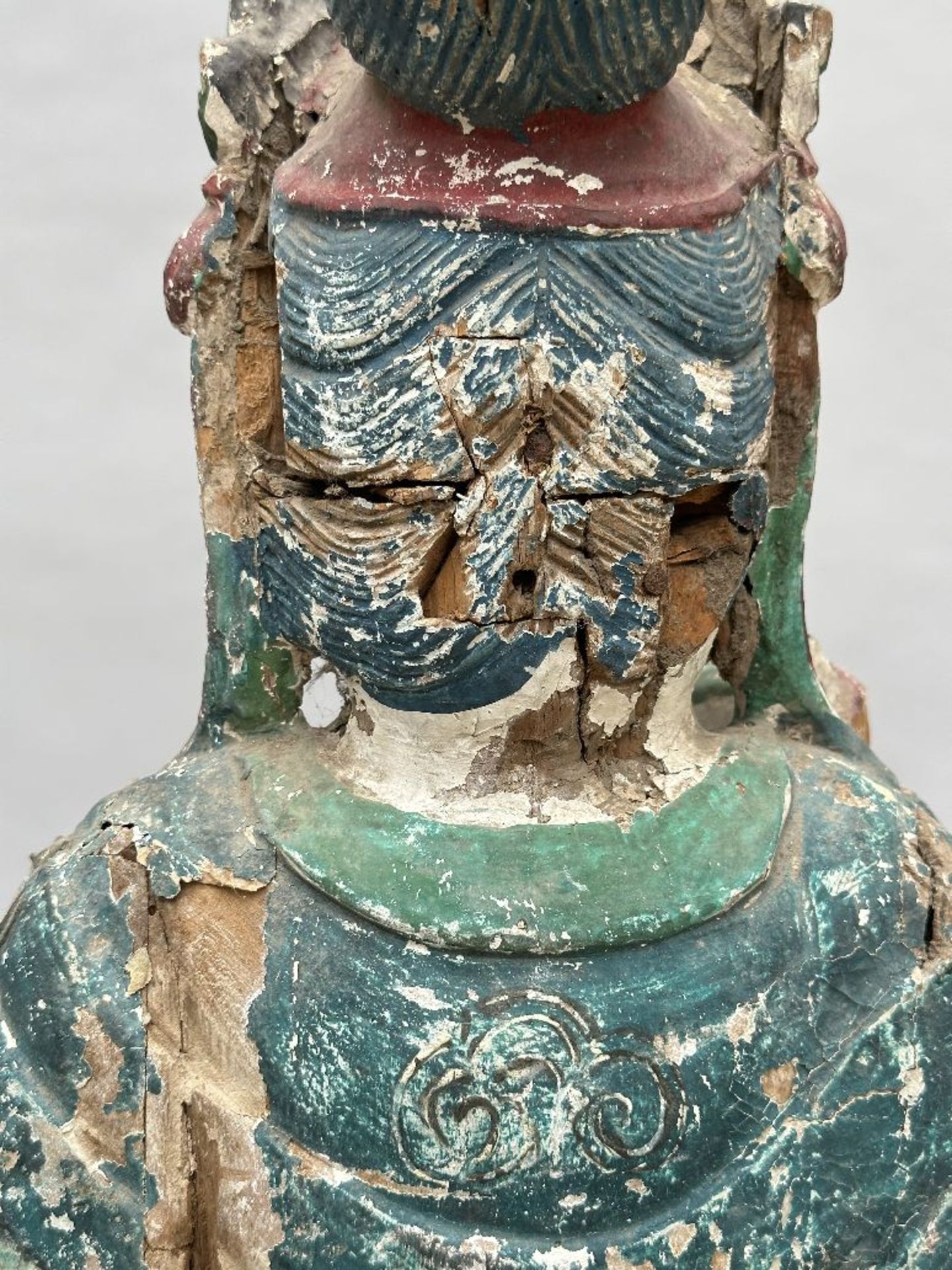 Chinese Guanyin in polychromed wood (*) - Image 6 of 7