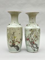 Two vases in Chinese porcelain 'birds' (*)