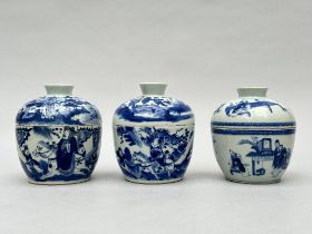 3 lidded jars in Chinese blue and white porcelain, 19th century (*)