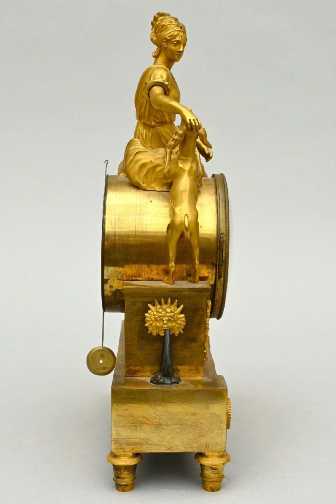 Pendule Empire en bronze doré 'fille au chien' - Image 5 of 5