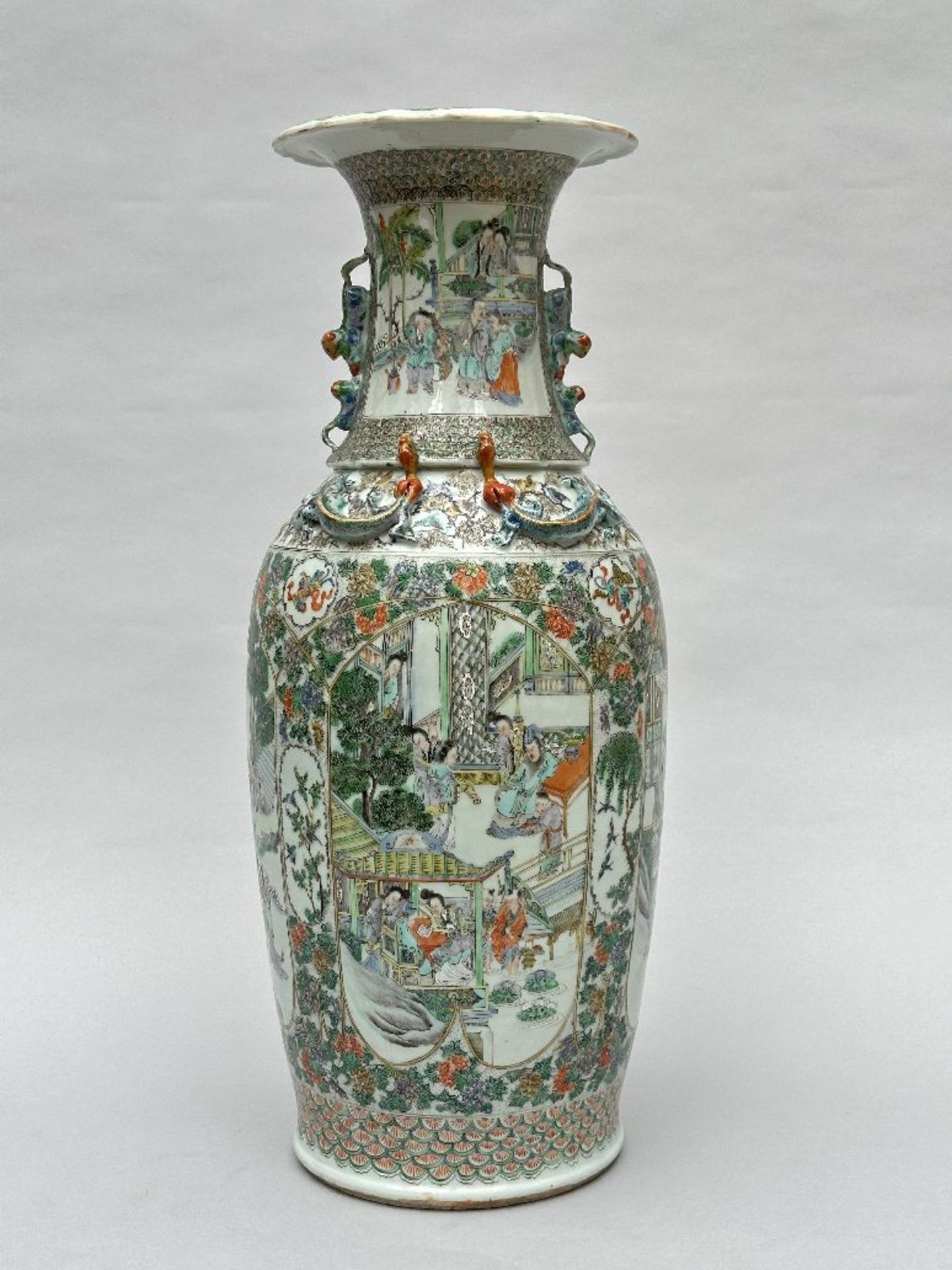 Chinese vase in verte Canton porcelain 'loving couples', 19th century (*) - Image 4 of 7