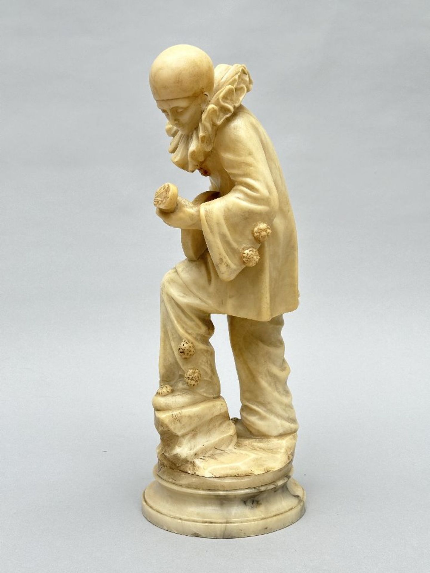 Pugin: statue in alabaster 'harlequin' - Bild 3 aus 6