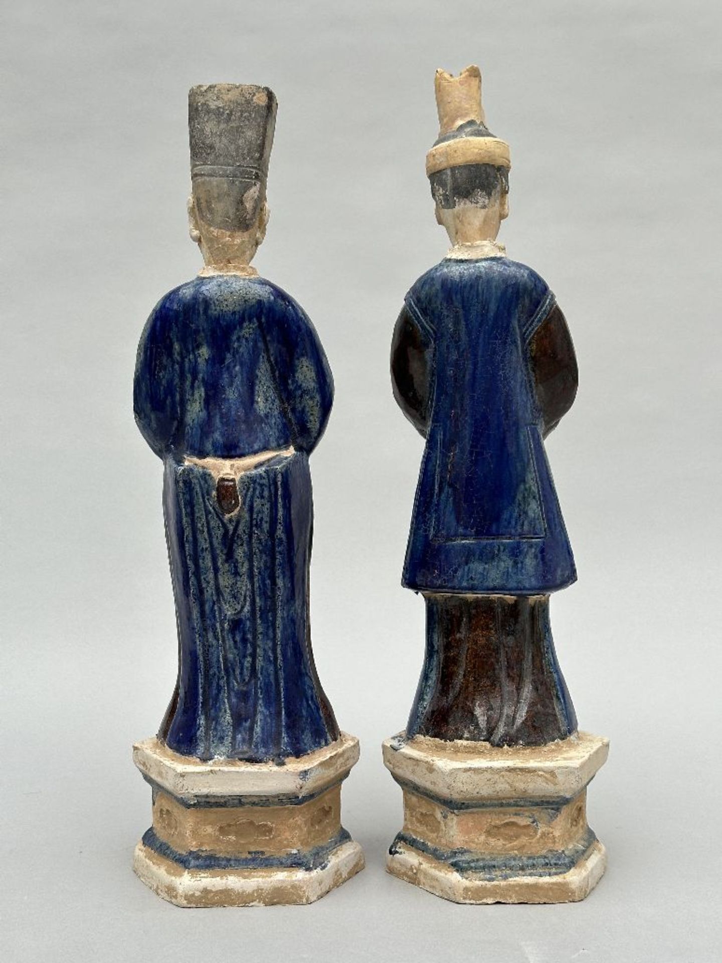 A pair of terracotta statues 'servants in blue robes' Ming dynasty (*) - Image 3 of 8