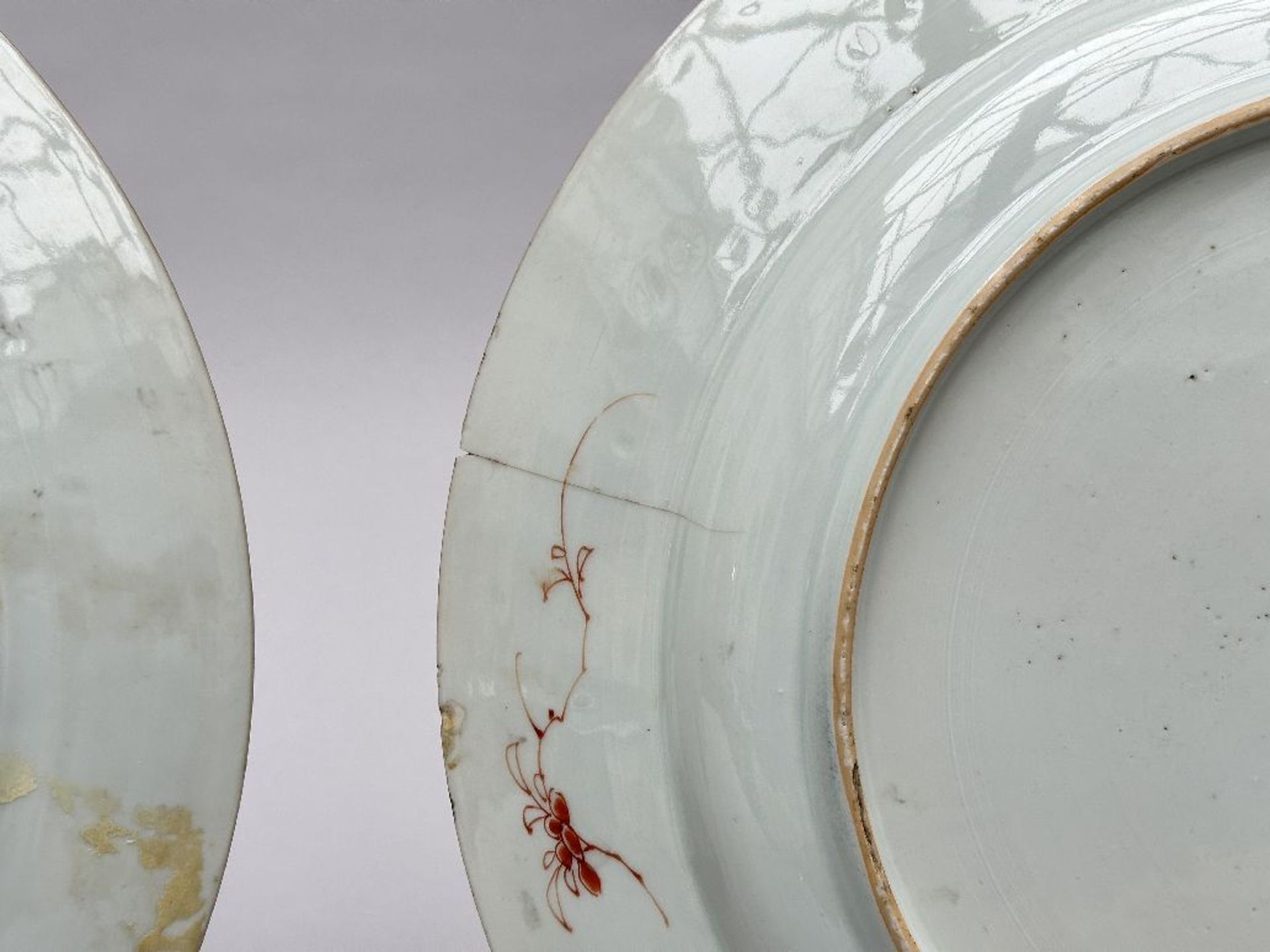 A pair of Chinese famille verte dishes with monogram of Louis Bernaert, accountant of the Ostend Com - Image 7 of 9