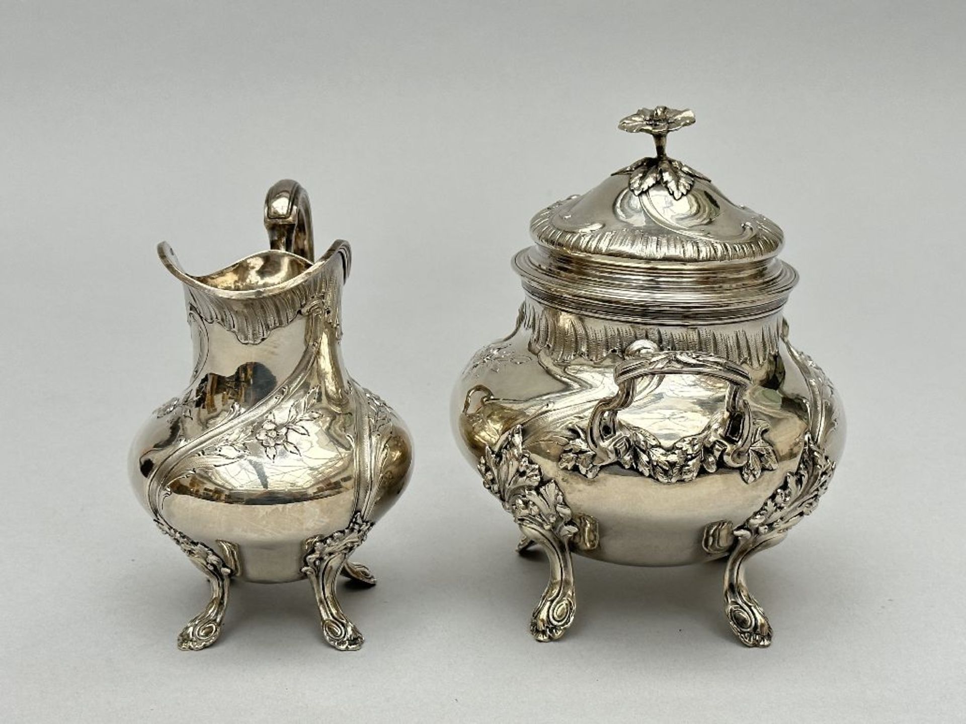 Silver sugar bowl and milk jug in Louis XV style - Bild 3 aus 5
