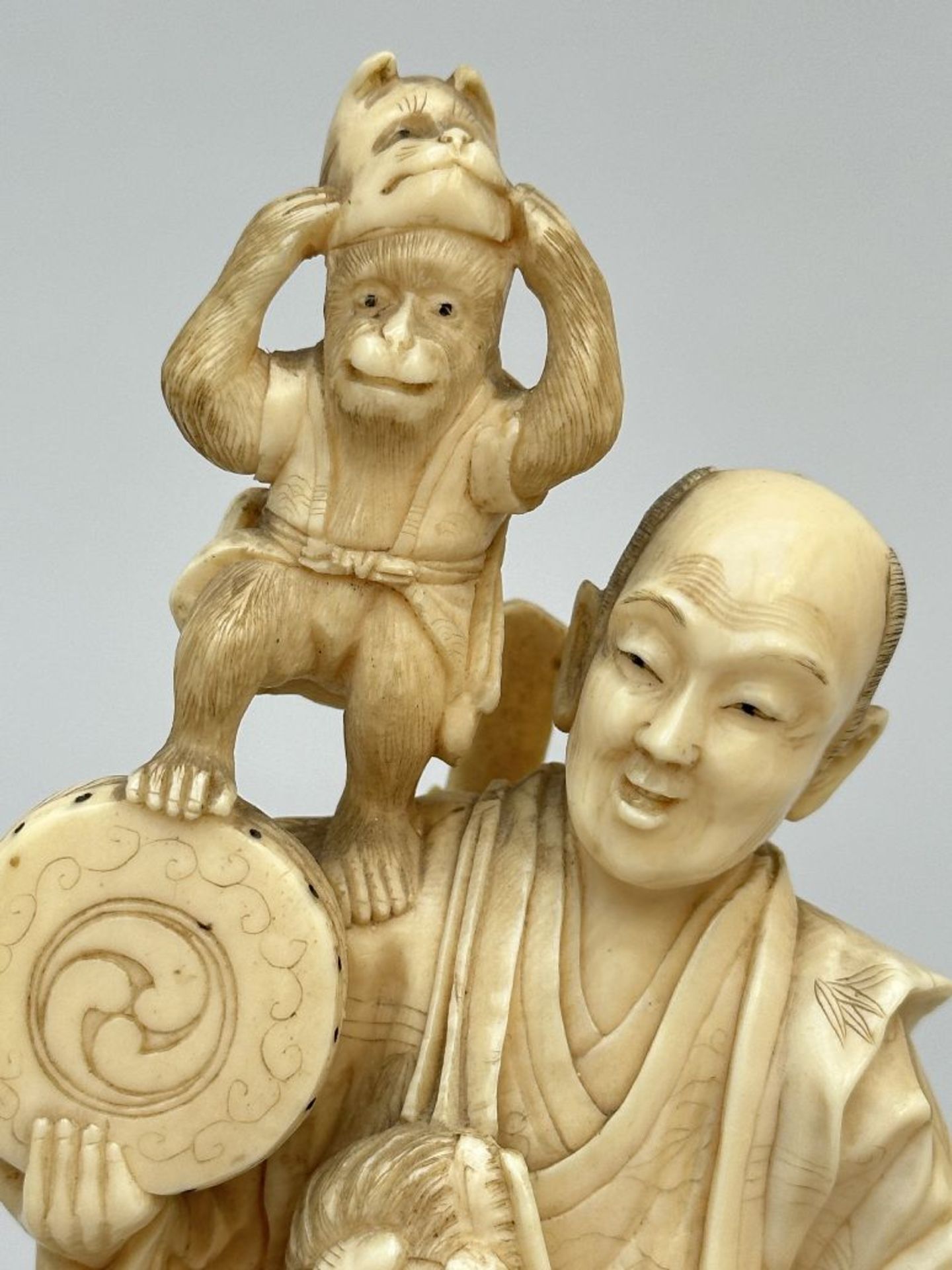 Japanese okimono 'musician with monkeys and child', Meiji period - Image 4 of 5