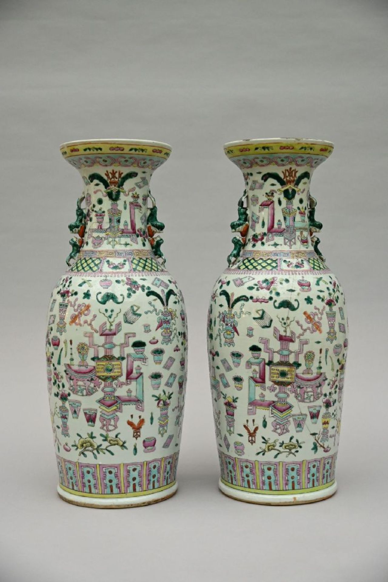 A pair of Chinese famille rose vases 'antiquities' (*) - Image 3 of 6