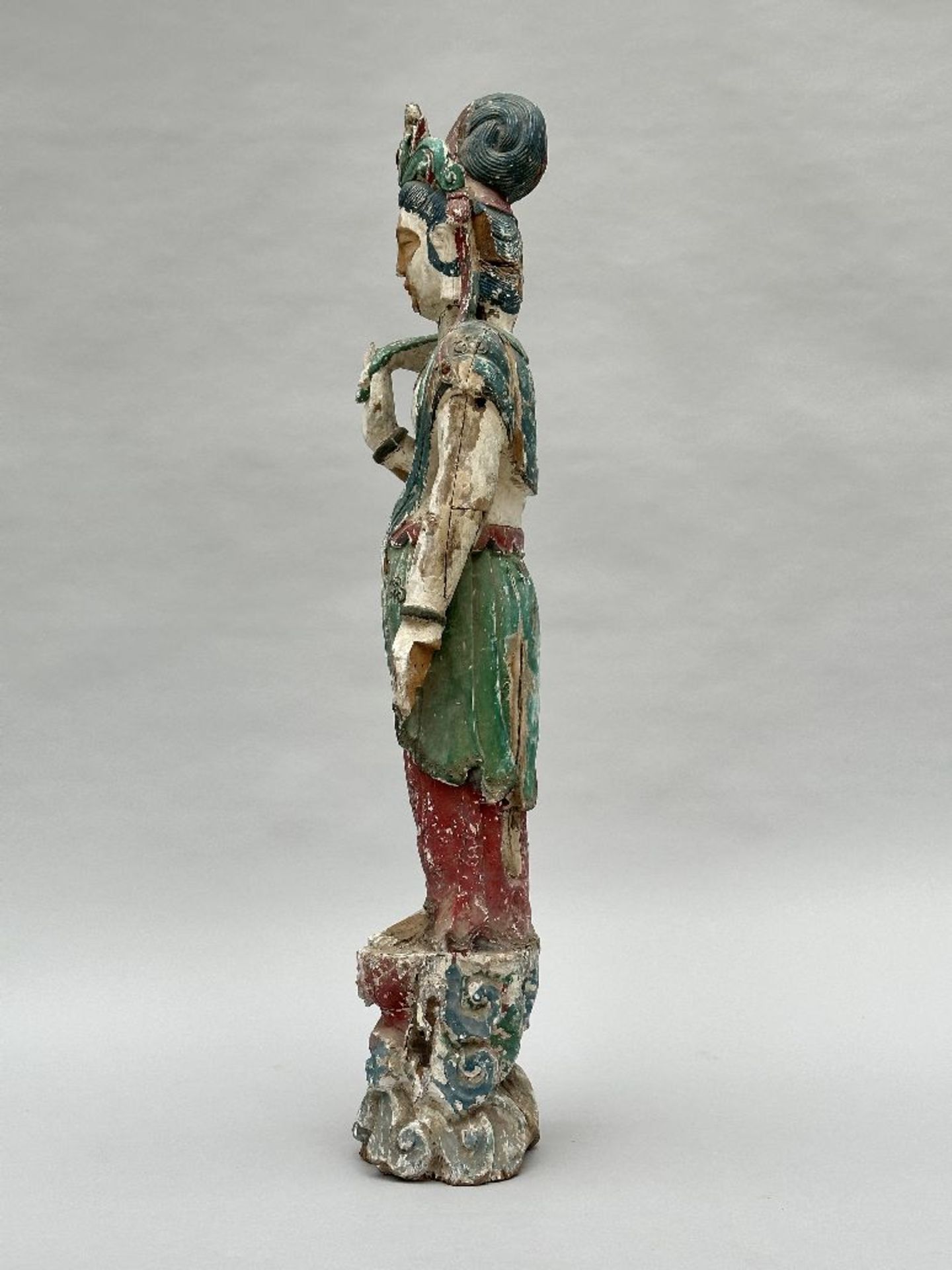 Chinese Guanyin in polychromed wood (*) - Image 2 of 7