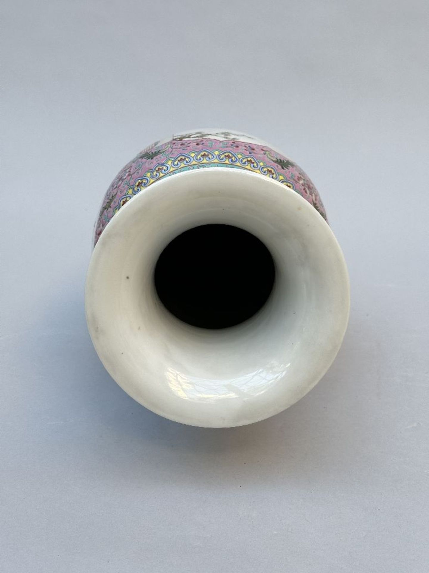 Vase in Chinese porcelain 'ladies of the court', 1970s - Image 5 of 8