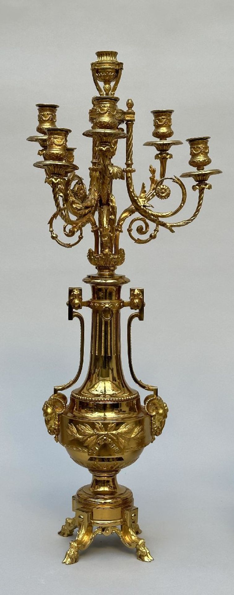 A three-piece clock set in gilt bronze, Louis XVI style - Bild 5 aus 7