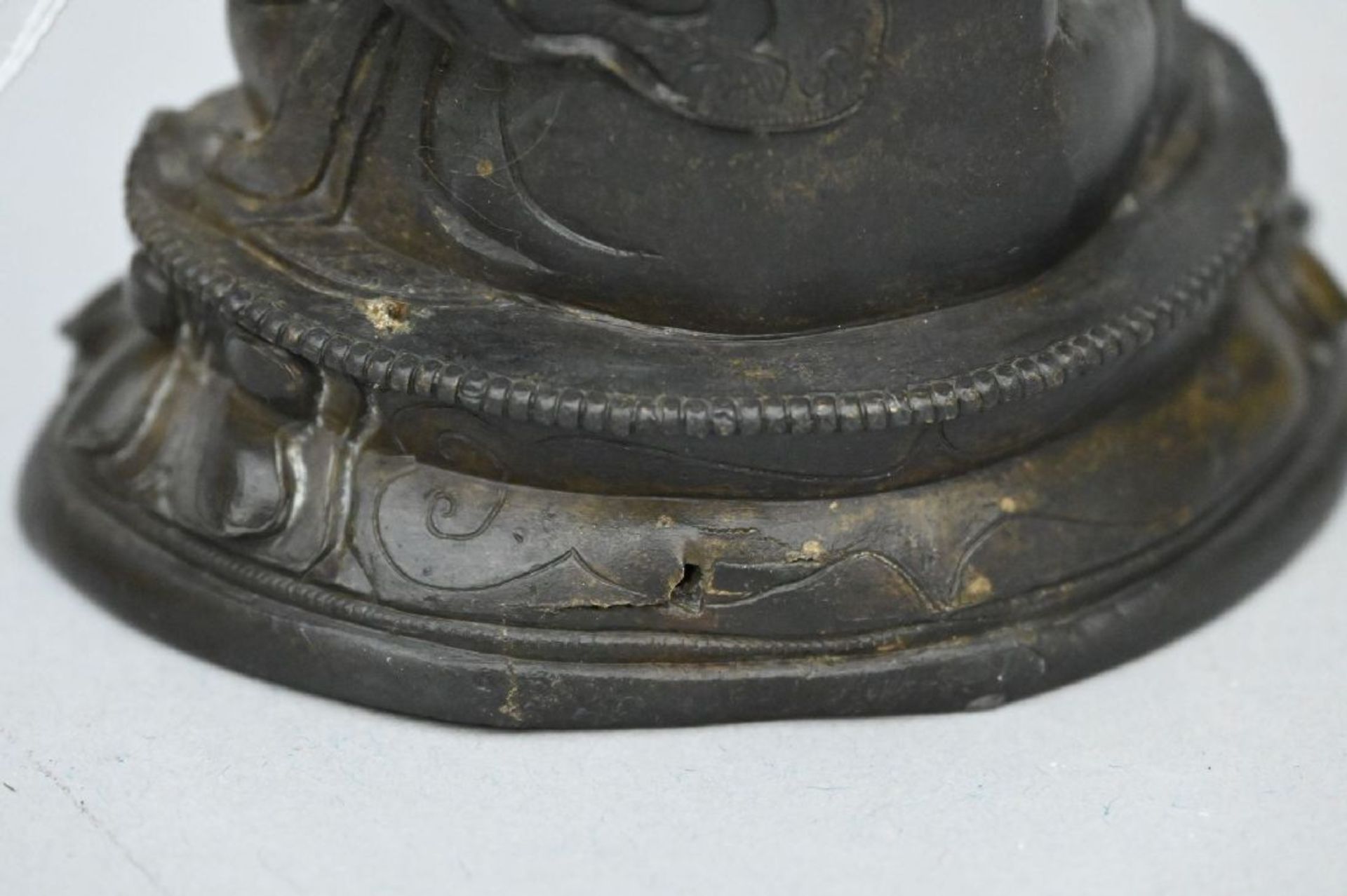 A Buddhist bronze 'Tsongkhapa', China 18th century - Image 7 of 7