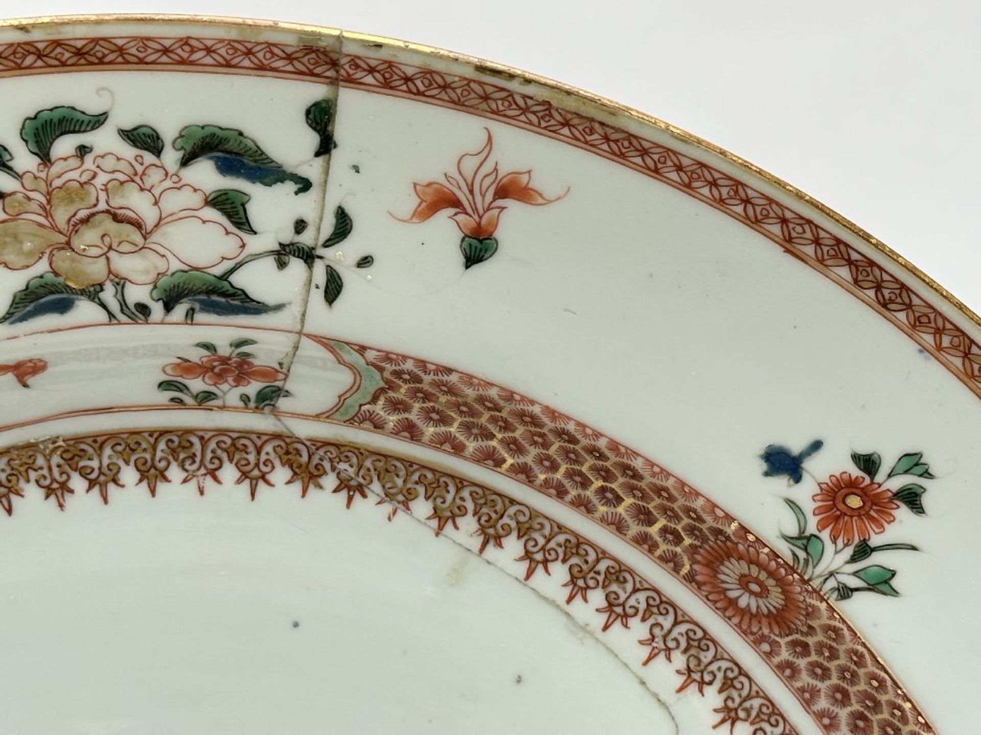 A pair of Chinese famille verte dishes with monogram of Louis Bernaert, accountant of the Ostend Com - Image 5 of 9