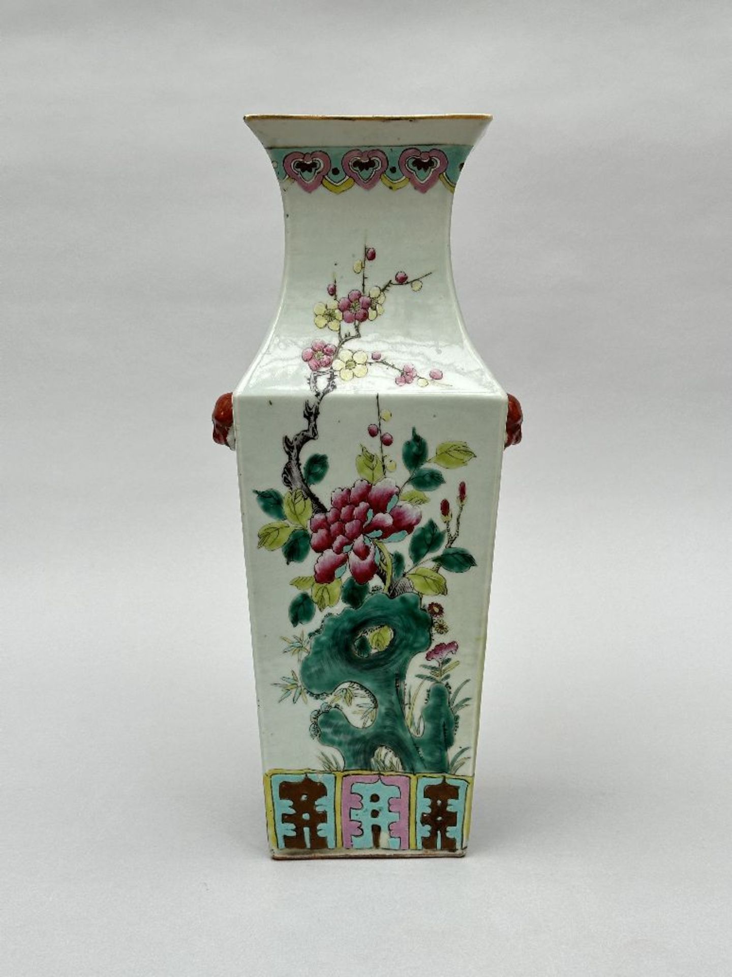 A square Chinese porcelain vase 'flowers'