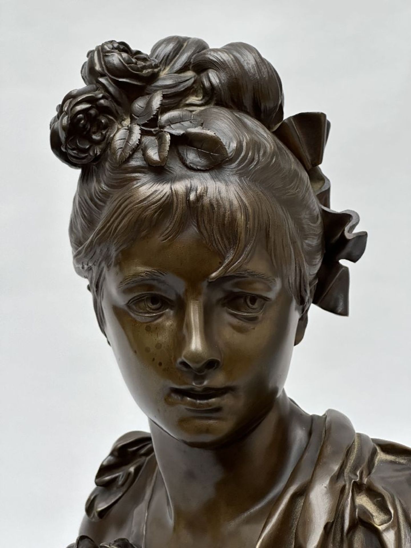 Auguste Joseph Carrier: bust in bronze 'young lady with flowers' - Image 2 of 5