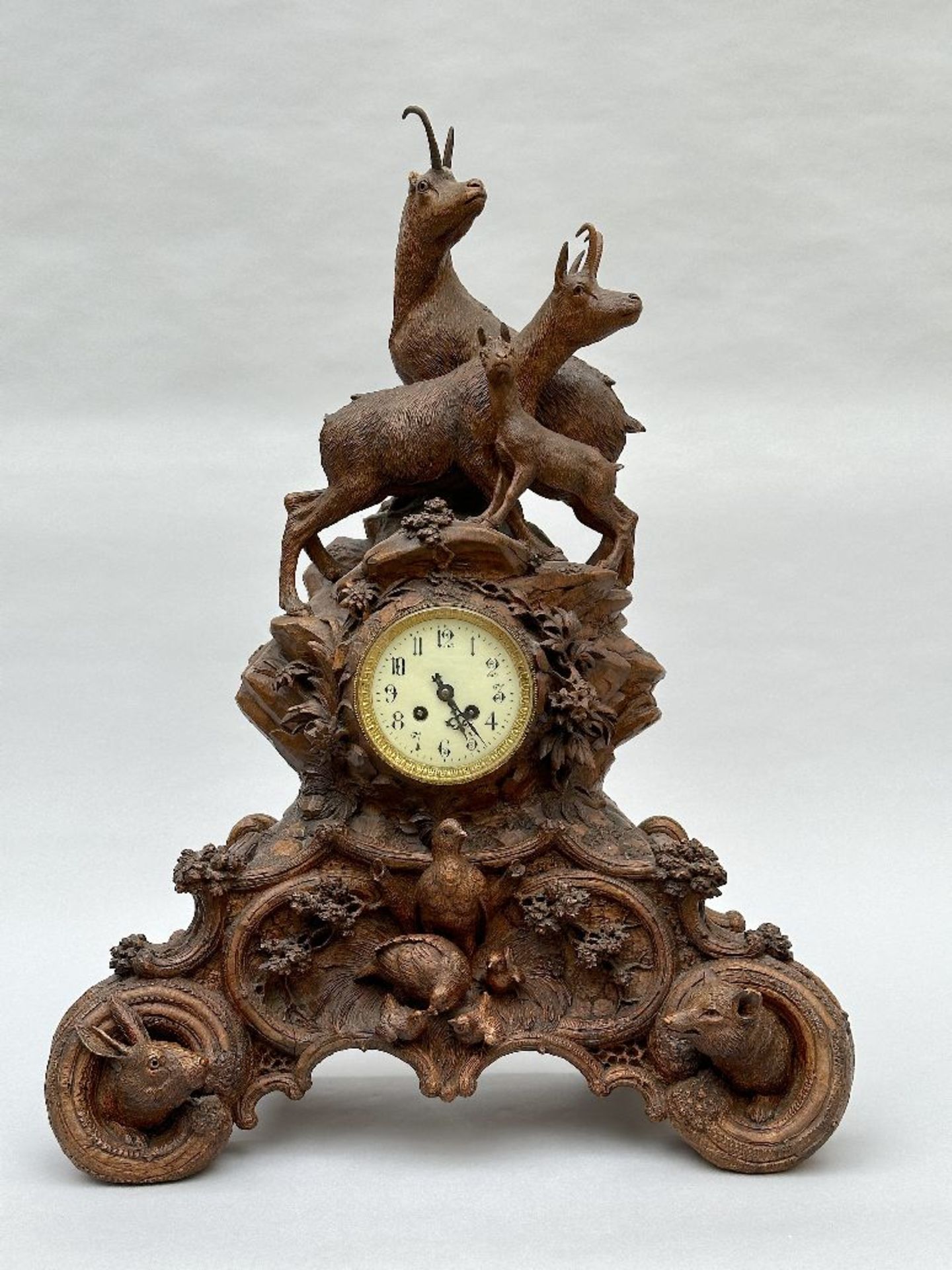 A black forest clock in walnut (*)