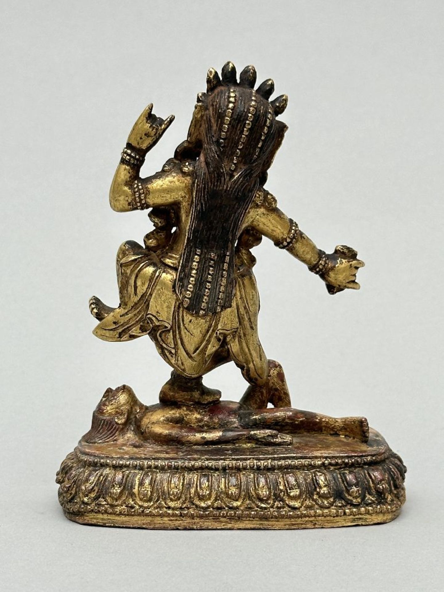 Gilt bronze statue of 'dancing dakini', 16th - 17th century (*) - Image 8 of 9