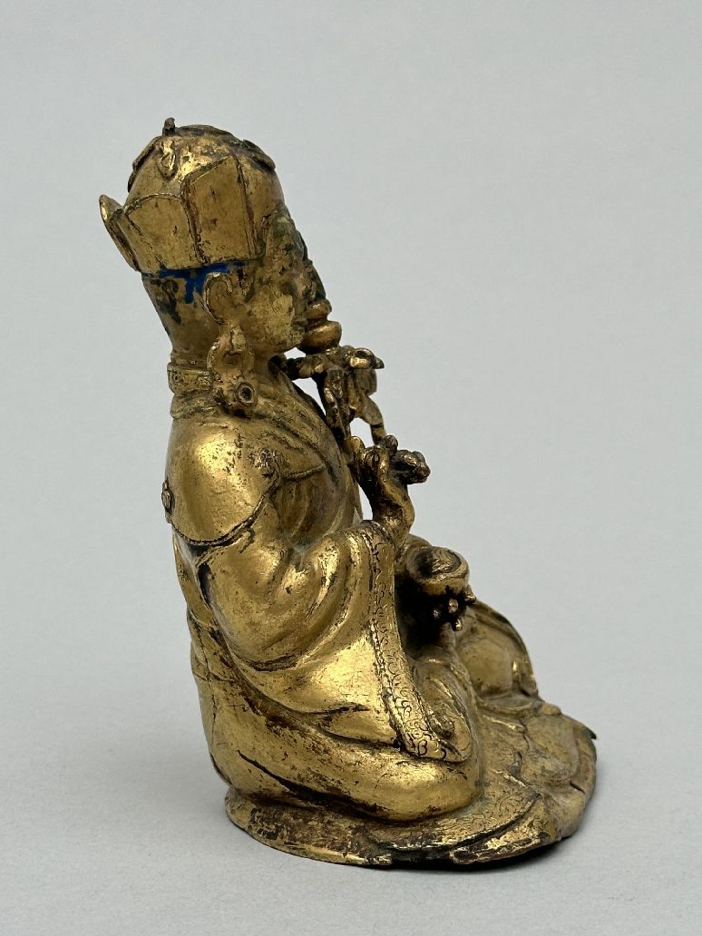 Gilded statue 'Padmasambhava', Tibet 16th - 17th century - Image 7 of 9
