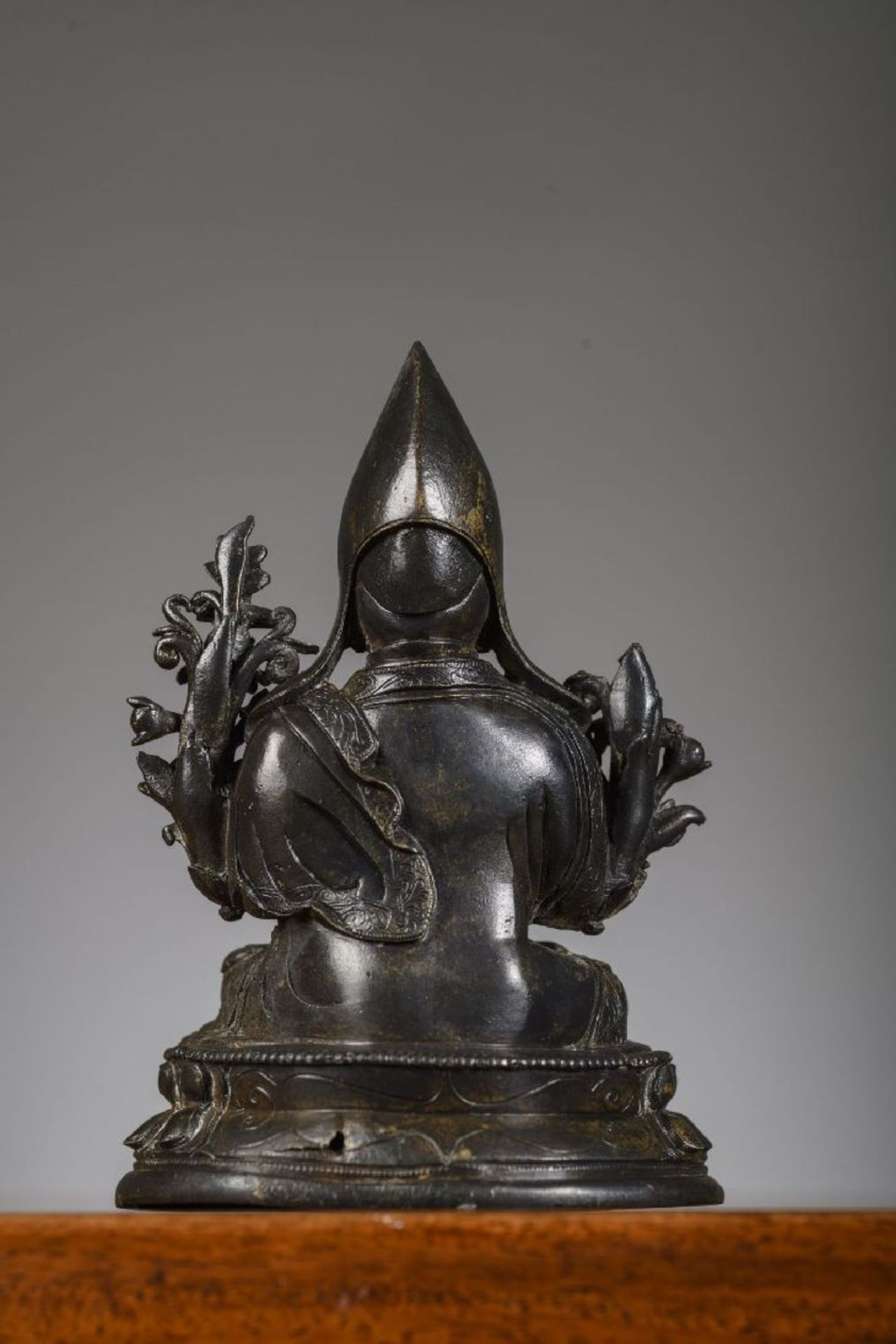 A Buddhist bronze 'Tsongkhapa', China 18th century - Image 3 of 7