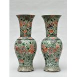 A pair of Chinese famille verte porcelain vases 'foo dogs', 19th century (*)