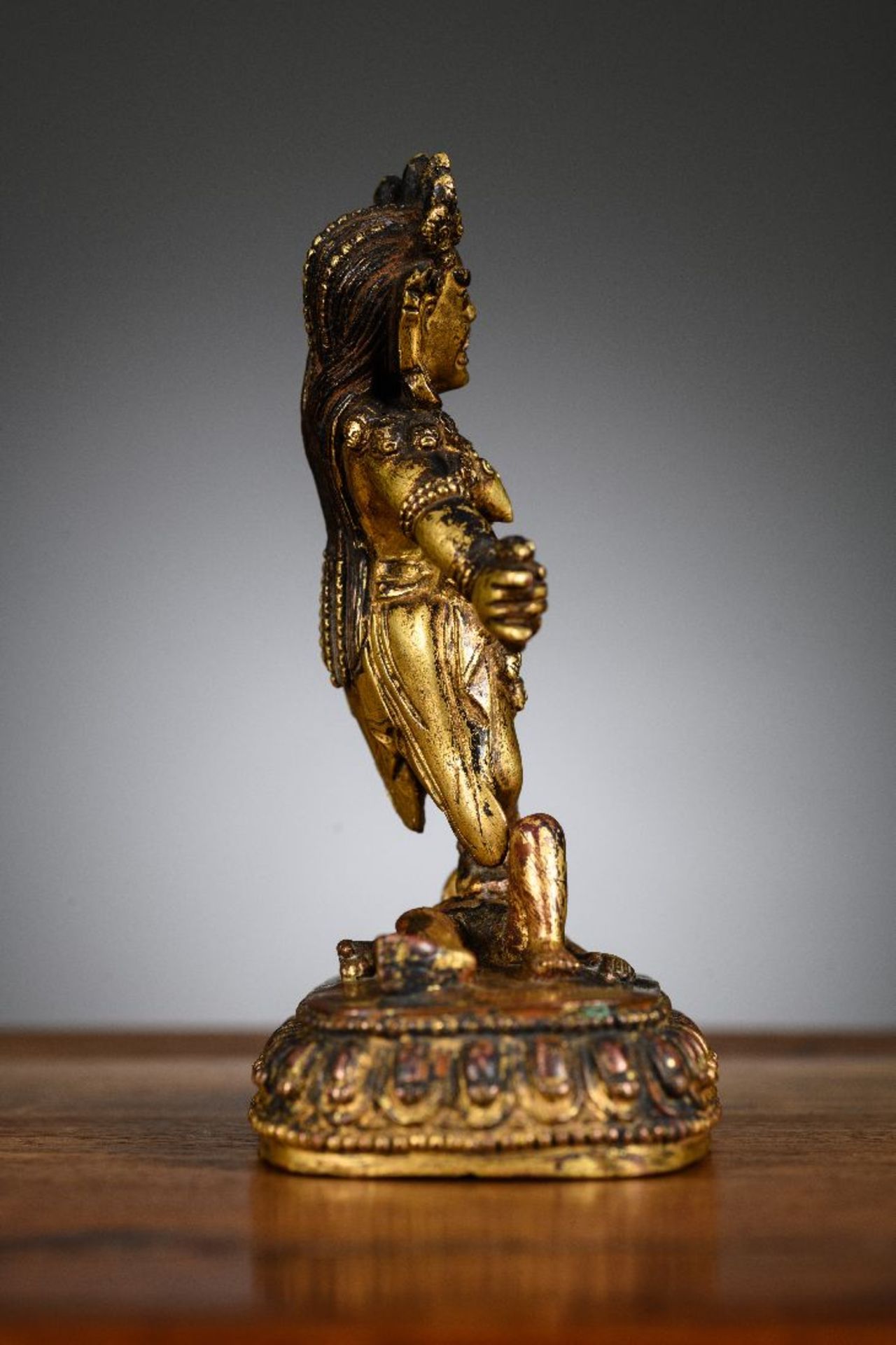 Gilt bronze statue of 'dancing dakini', 16th - 17th century (*) - Image 2 of 9