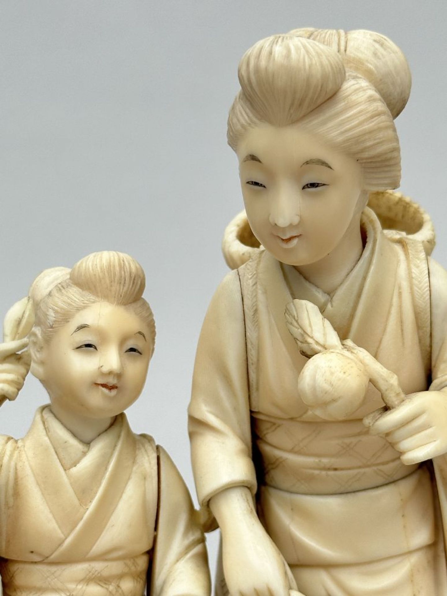 Japanese okimono 'Mother and child', Meji period (signed) - Image 2 of 6