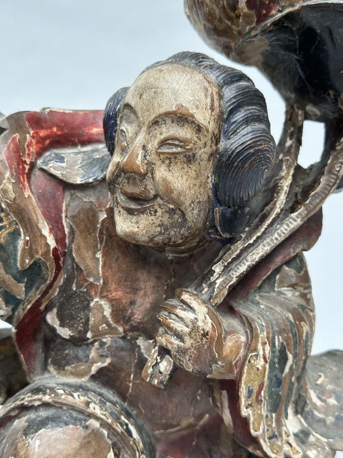 A pair of Japanese sculptures in polychromed wood (*) - Image 2 of 7