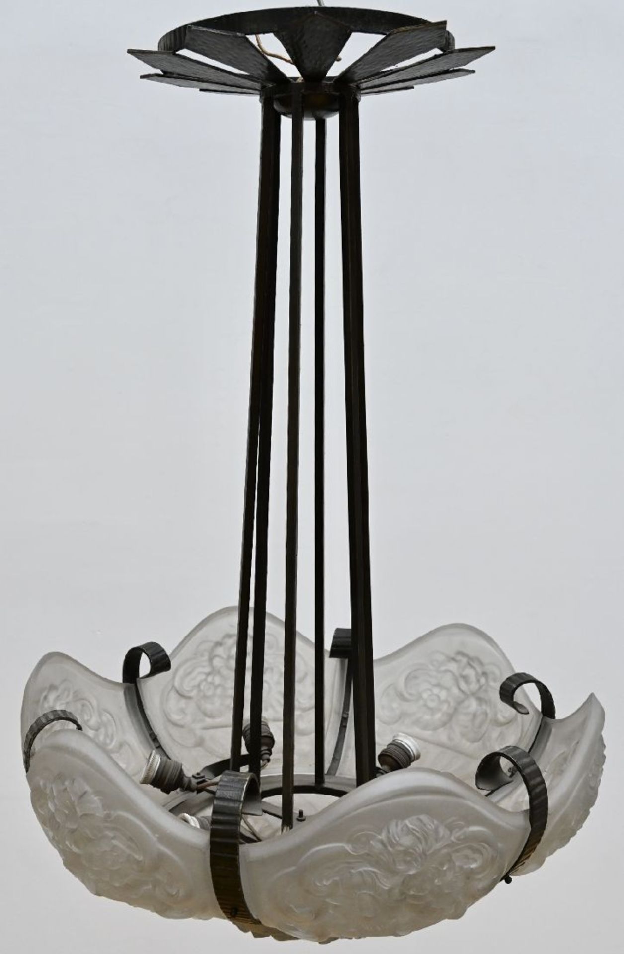 Art deco chandelier in glass and wrought iron