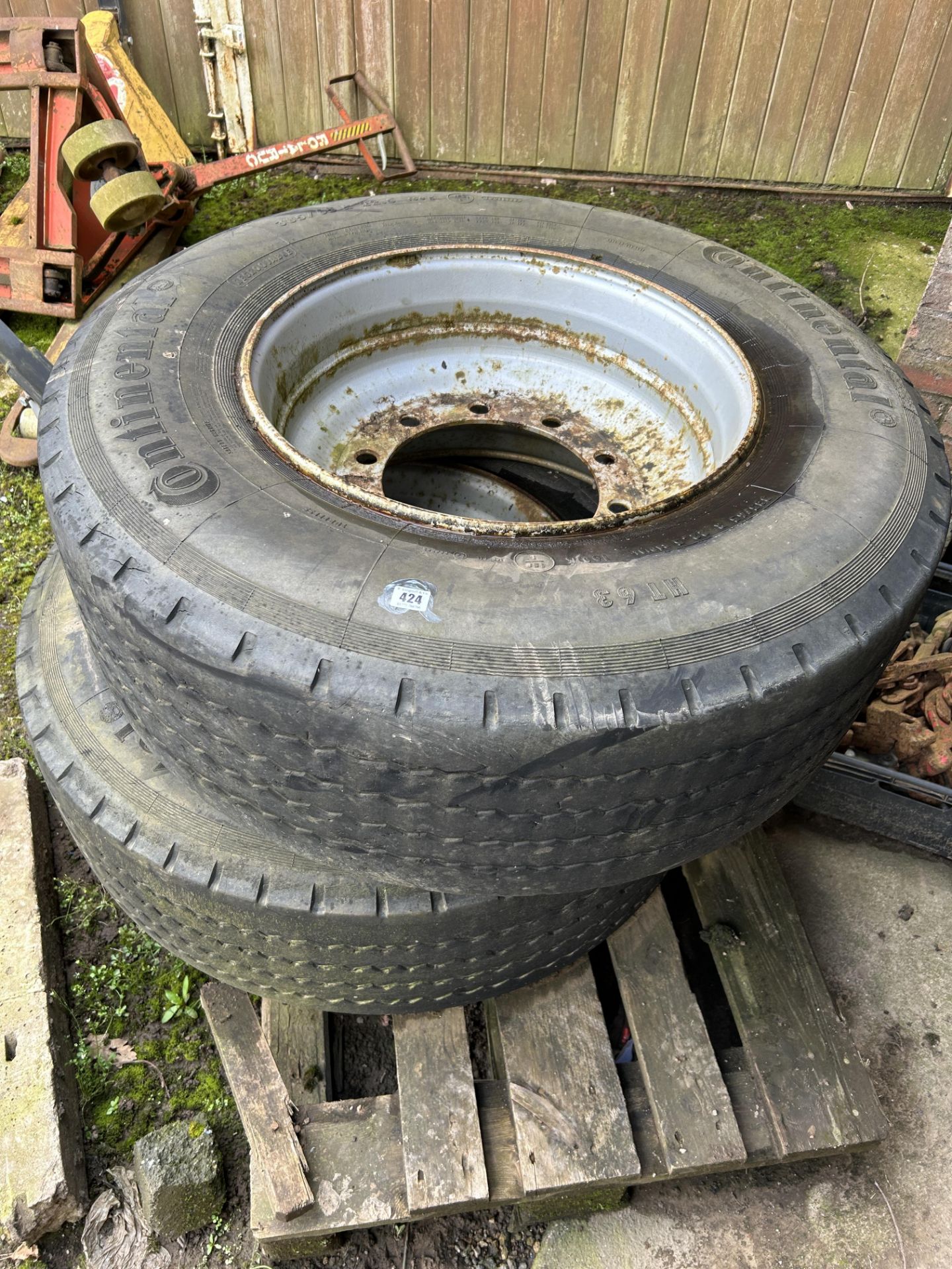 Pair of CONTINENTAL wheels and tyres 385/65 R22.5 