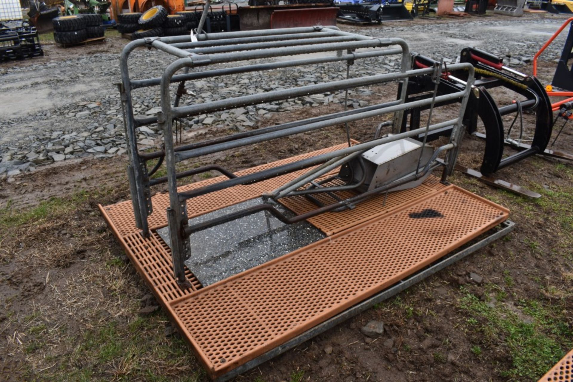 Farrowing Crate with Stand