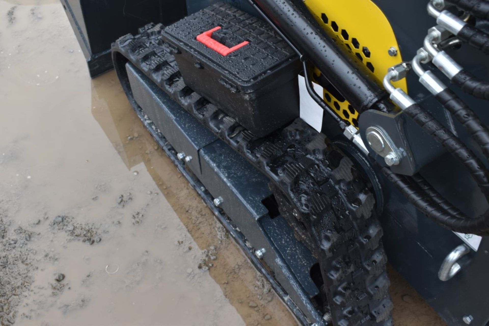 Roda RD380L Skid Steer with Tracks - Image 12 of 20