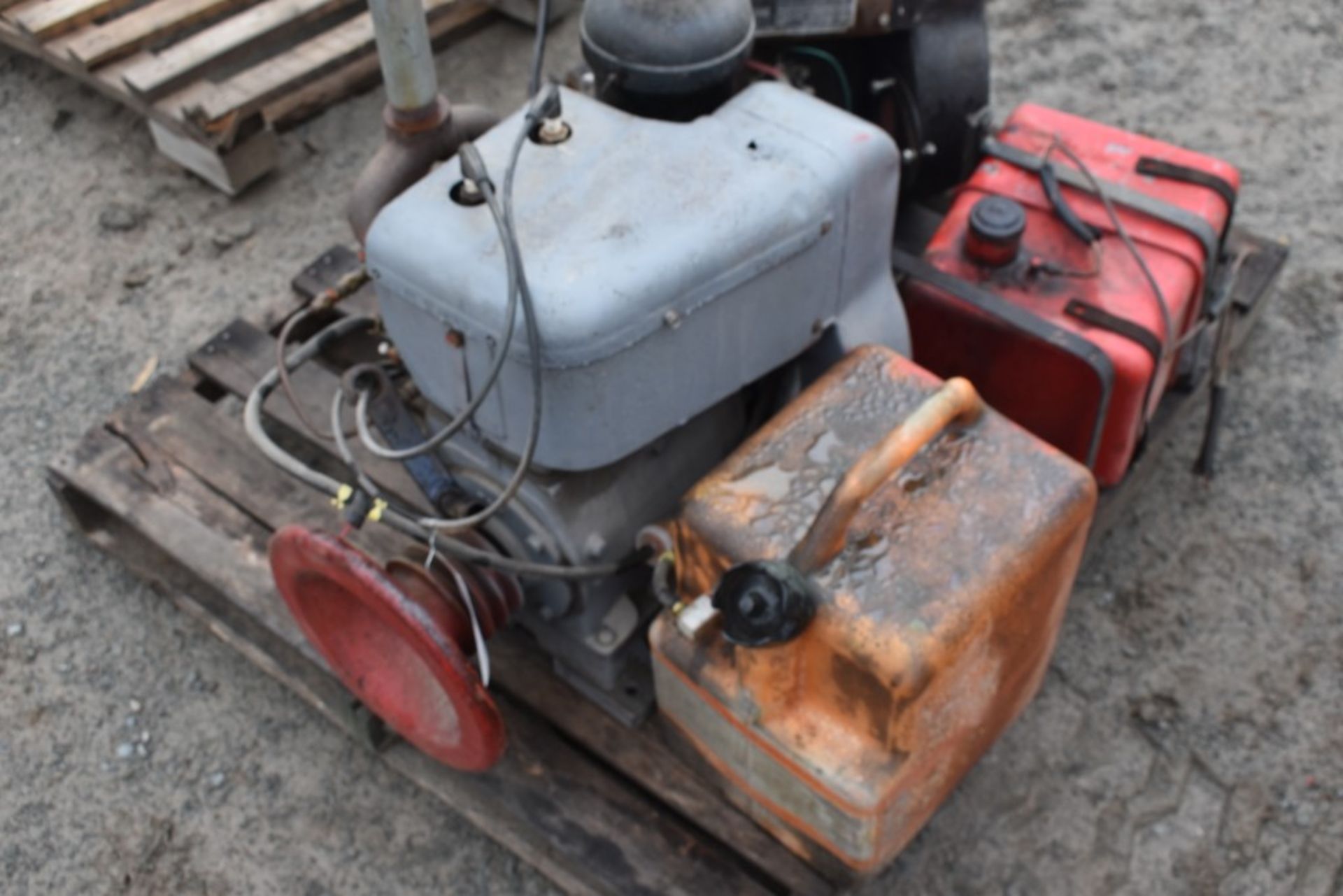 Wisconsin TFD Engine with Gas Tank - Image 2 of 3