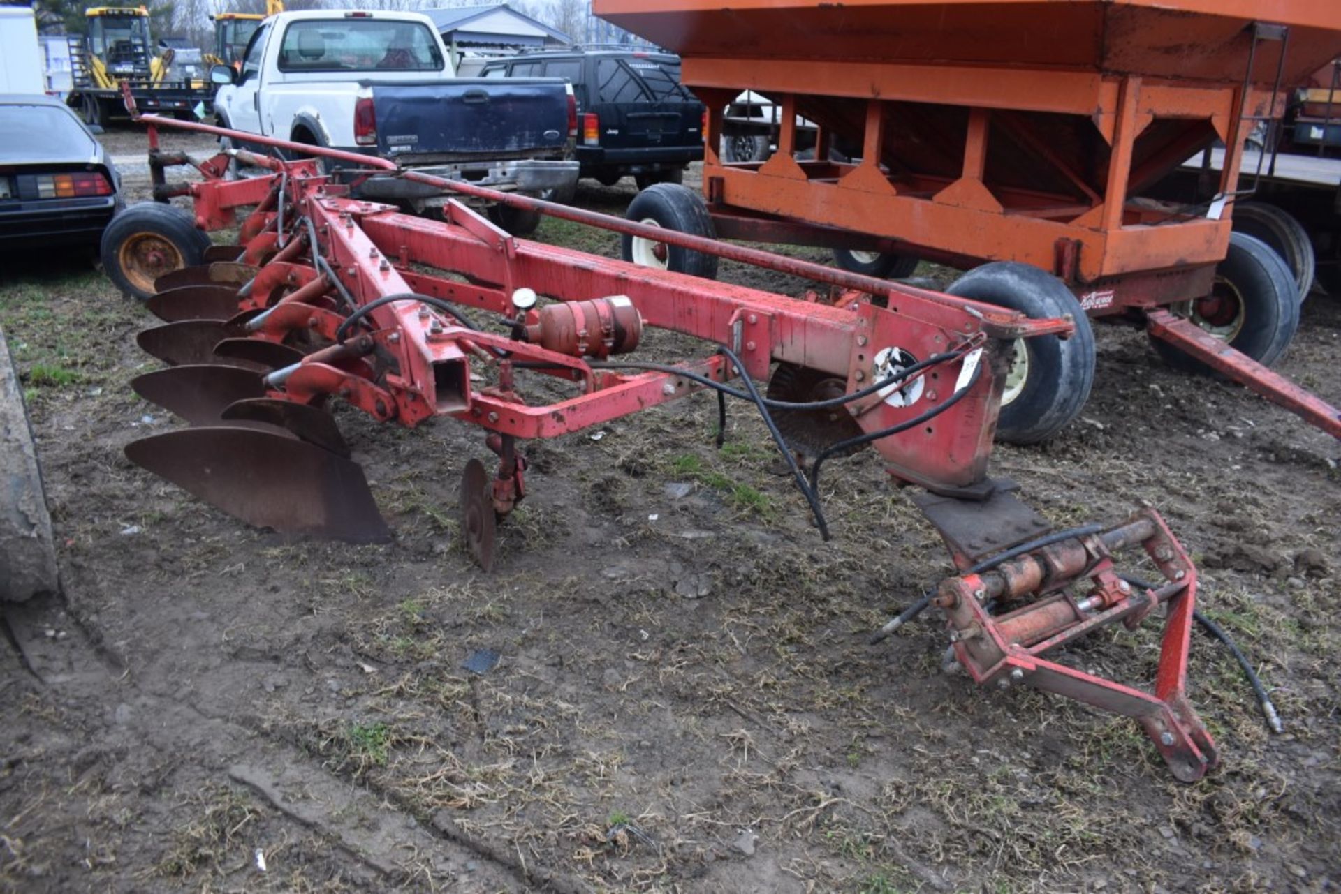 Massey Ferguson 880 5 Bottom 3 Point Plow